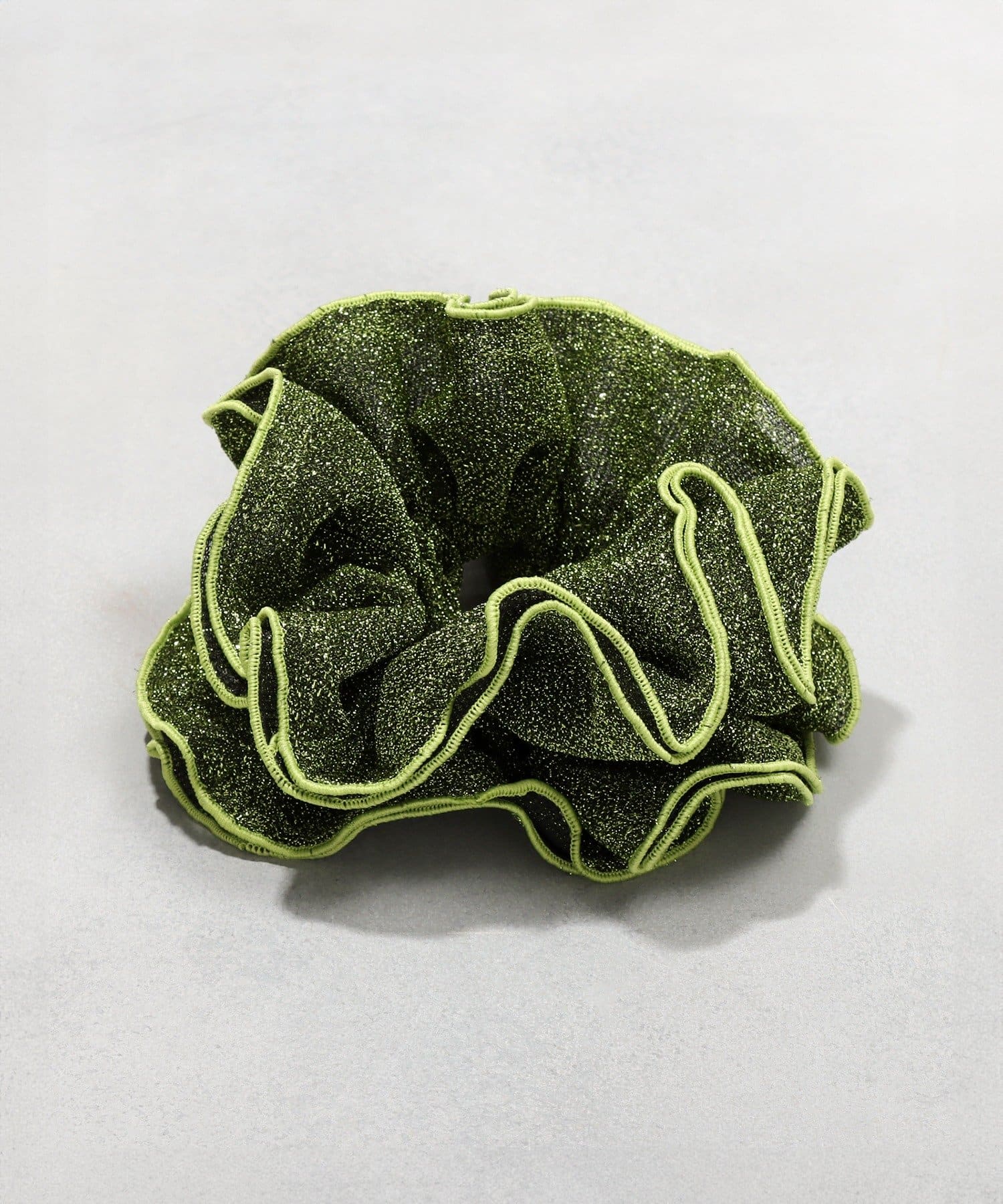 3COINS(スリーコインズ) ラメフリルシュシュ