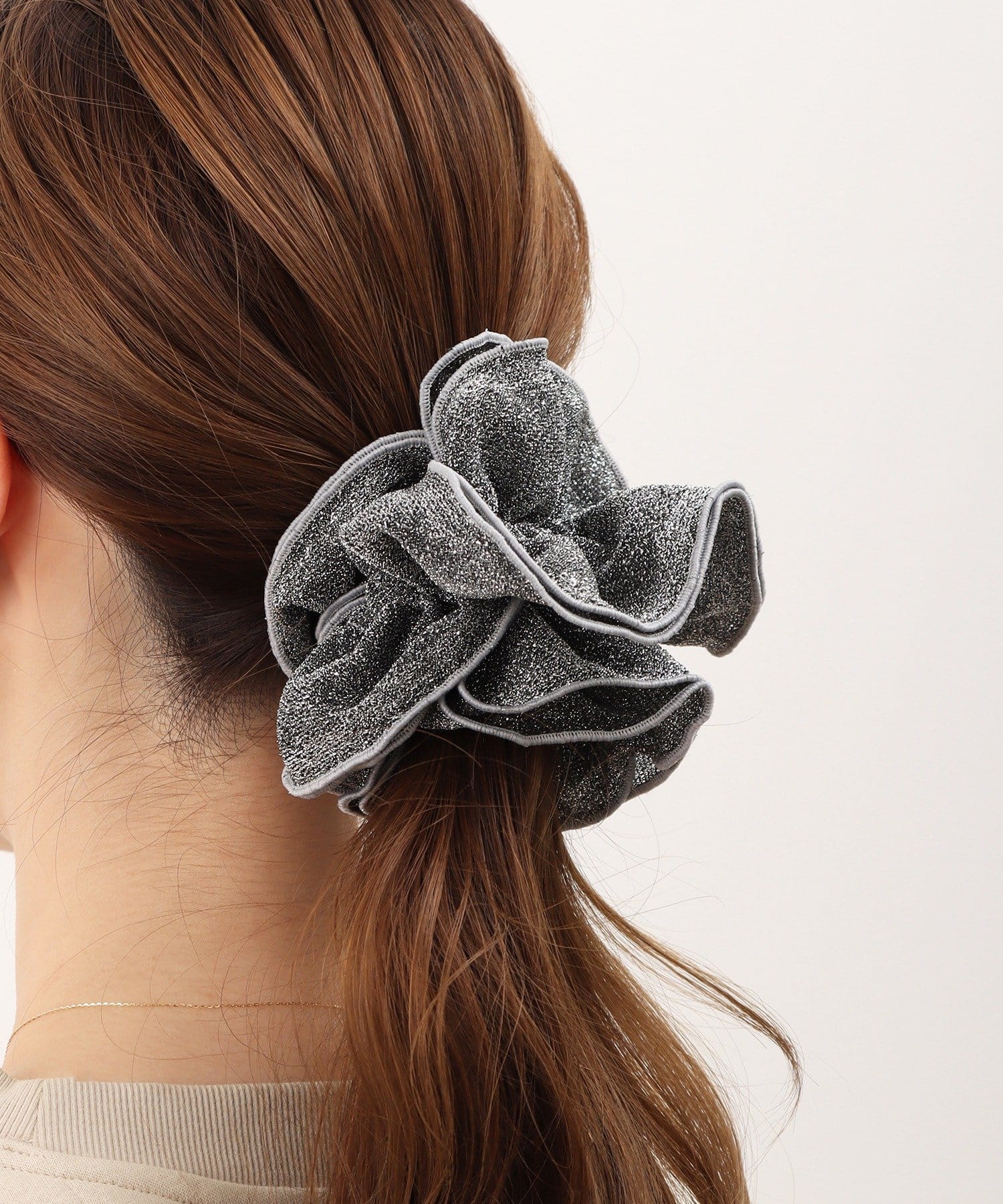 3COINS(スリーコインズ) ラメフリルシュシュ