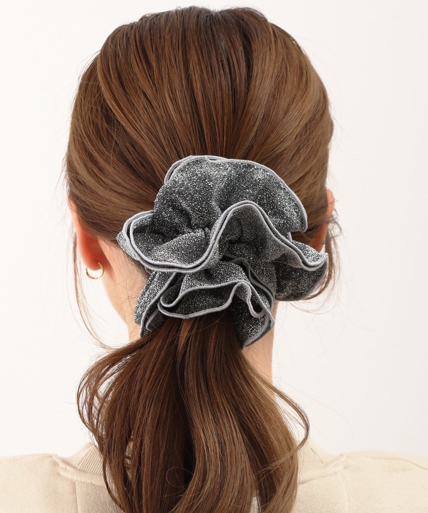 3COINS(スリーコインズ) ラメフリルシュシュ