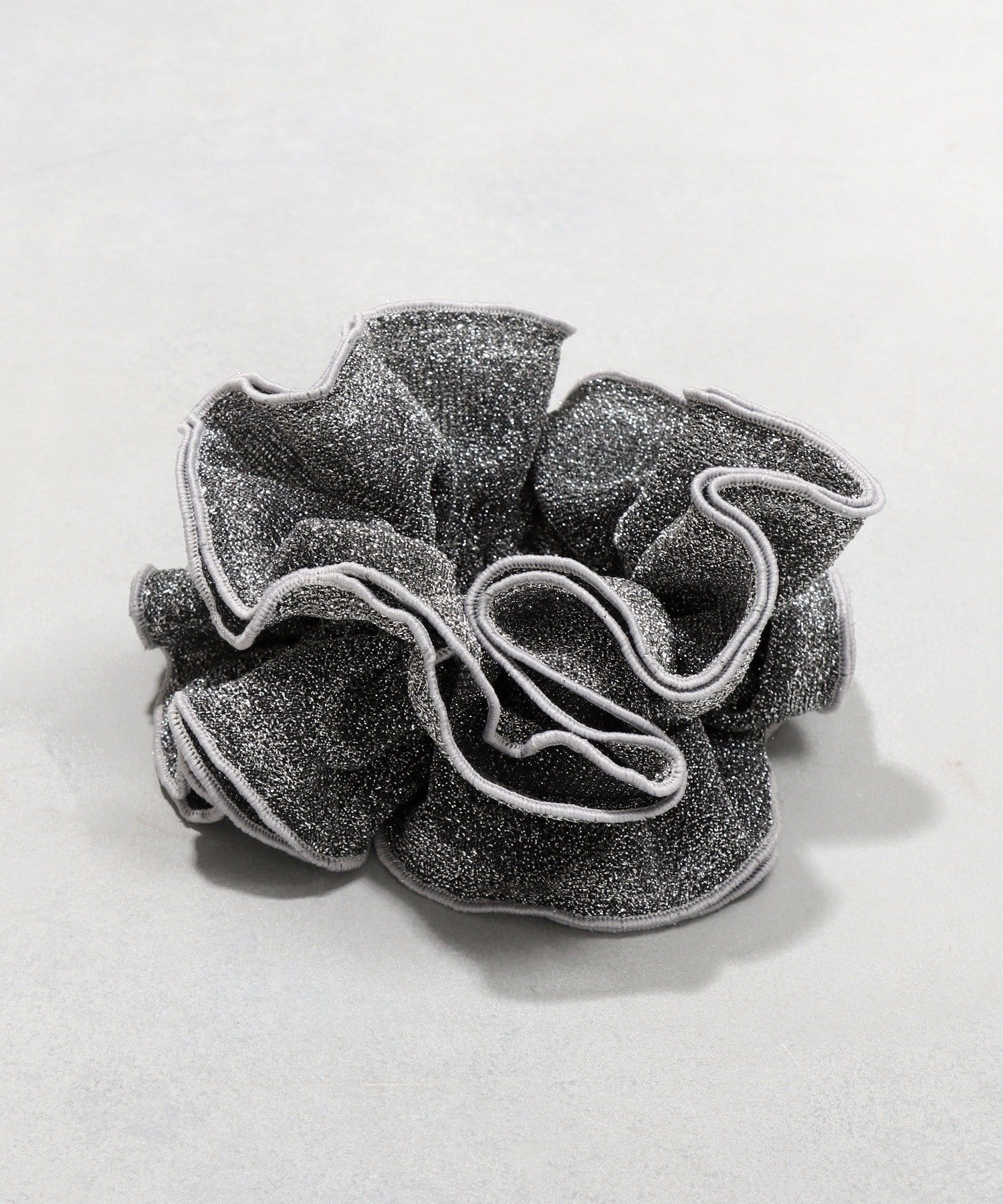 3COINS(スリーコインズ) ラメフリルシュシュ