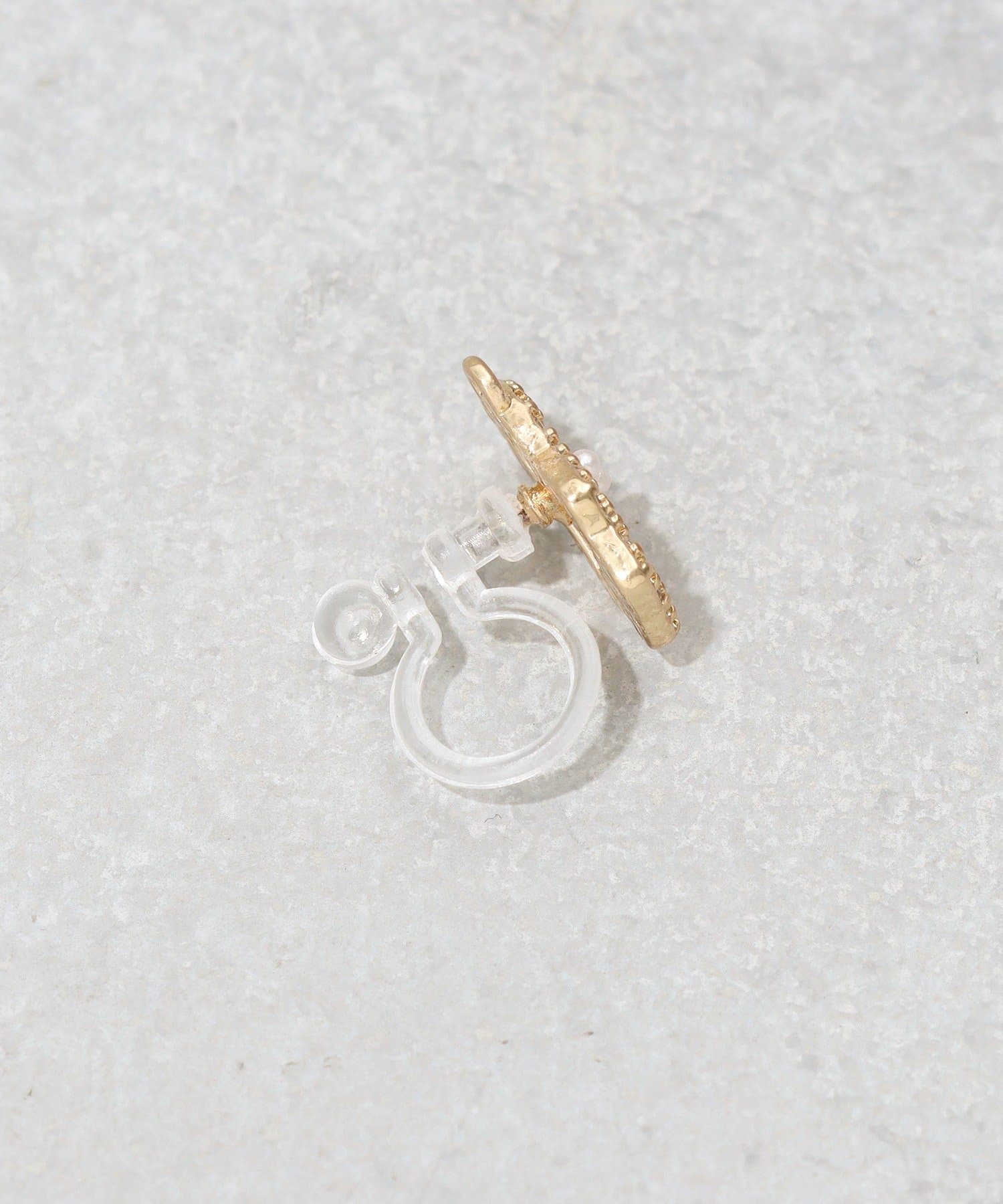 3COINS(スリーコインズ) キラキラクマ樹脂イヤリング