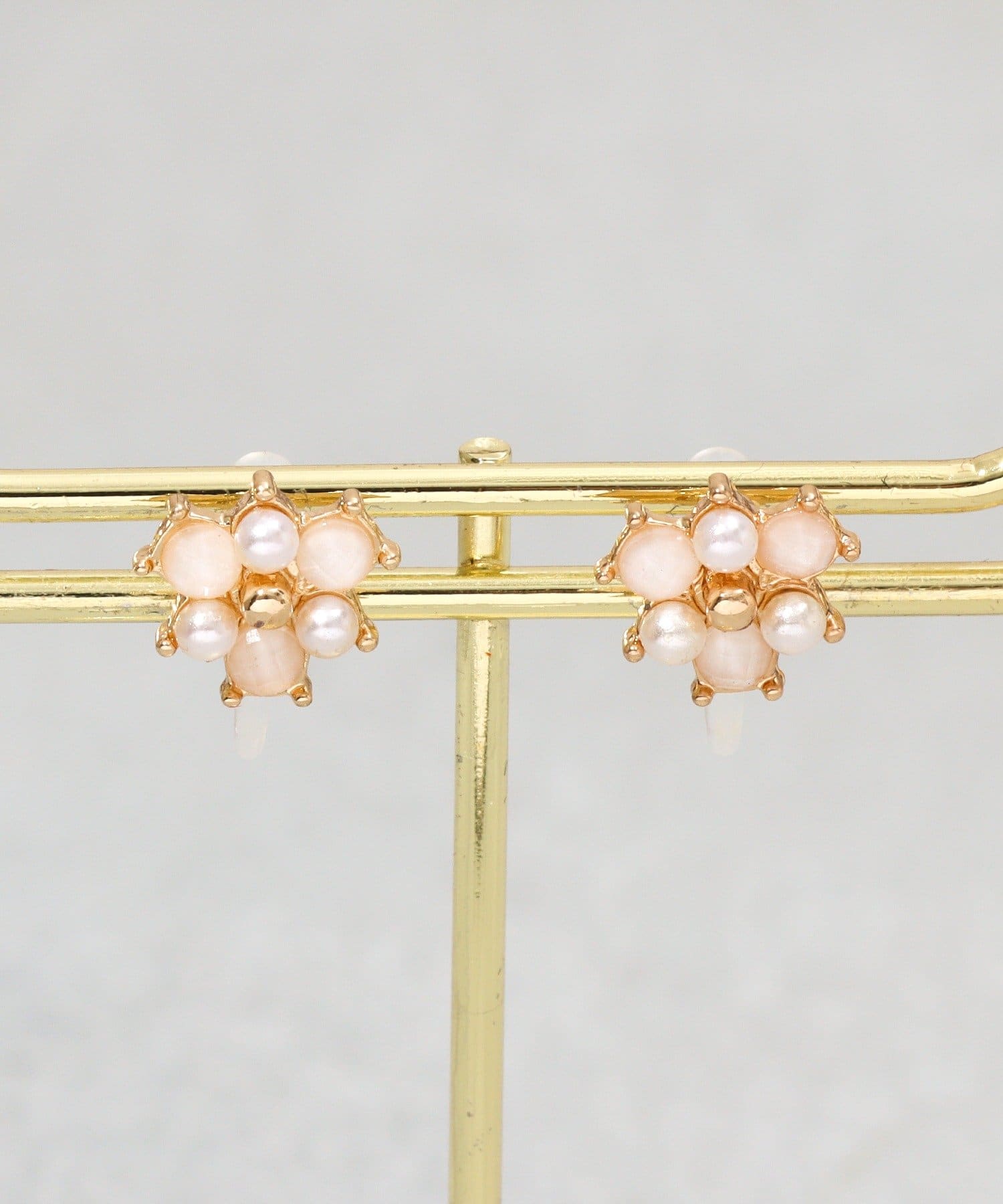 3COINS(スリーコインズ) ペールカラーパール樹脂イヤリング