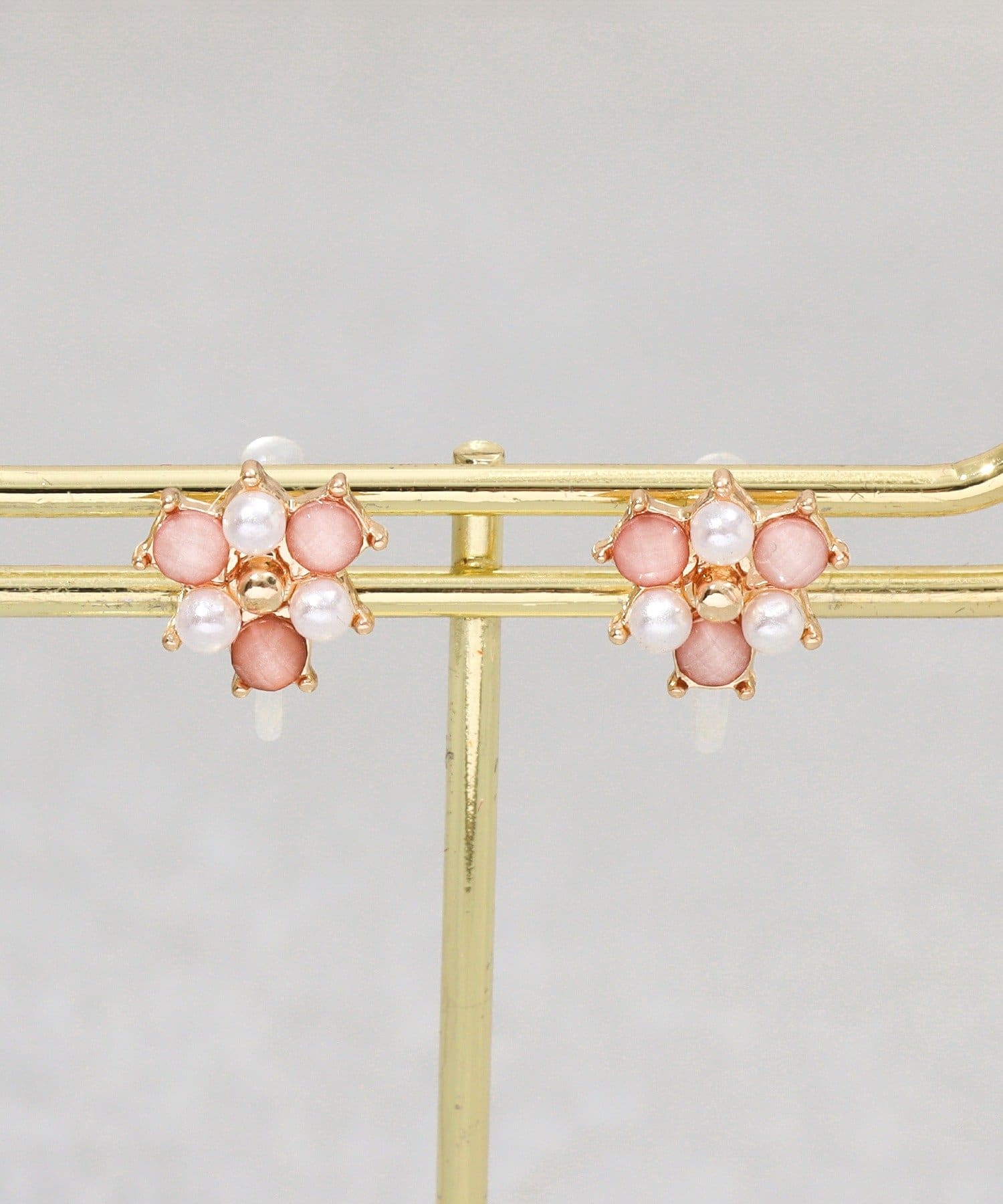 3COINS(スリーコインズ) ペールカラーパール樹脂イヤリング