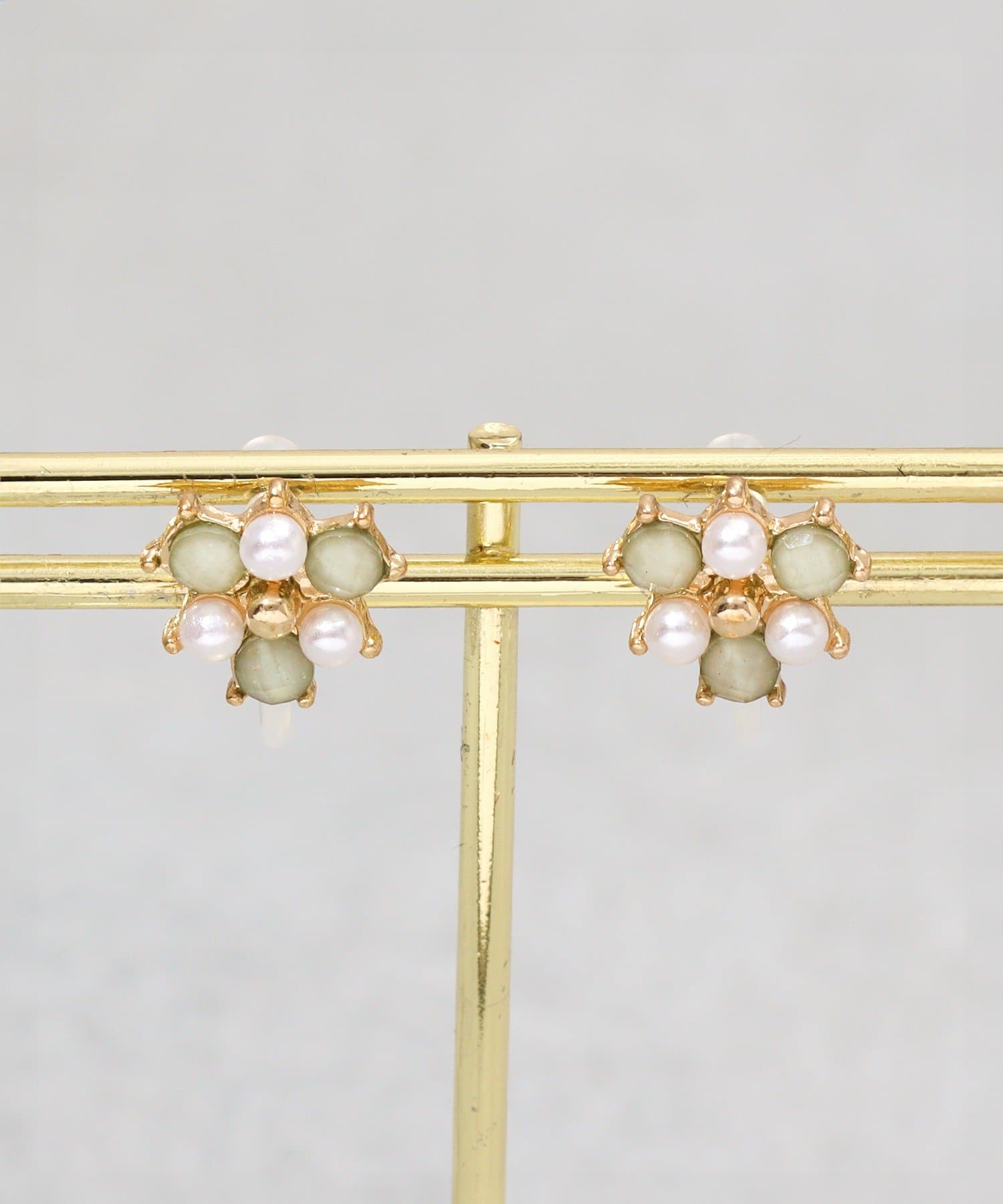 3COINS(スリーコインズ) ペールカラーパール樹脂イヤリング