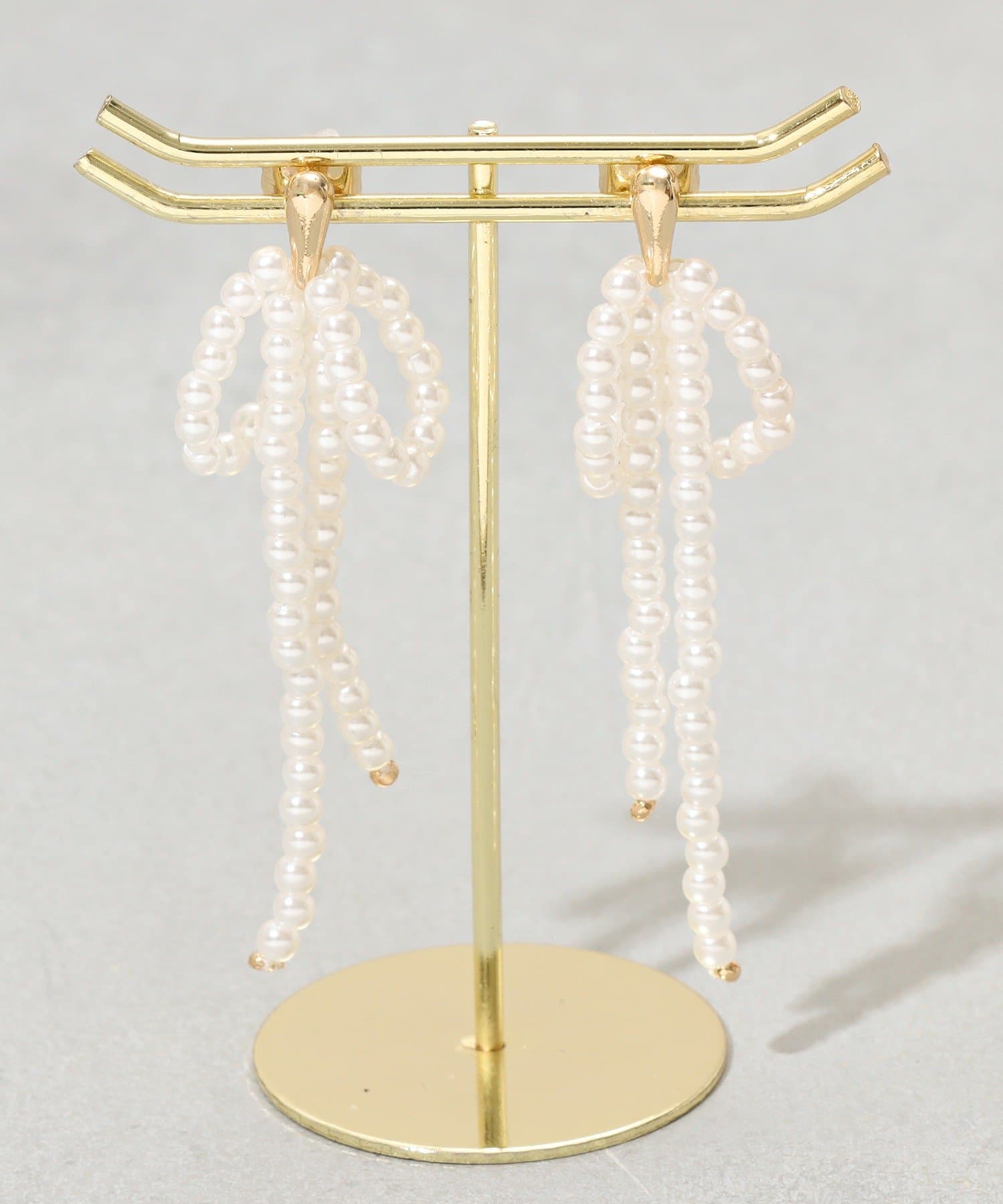 3COINS(スリーコインズ) パールたれリボンピアス