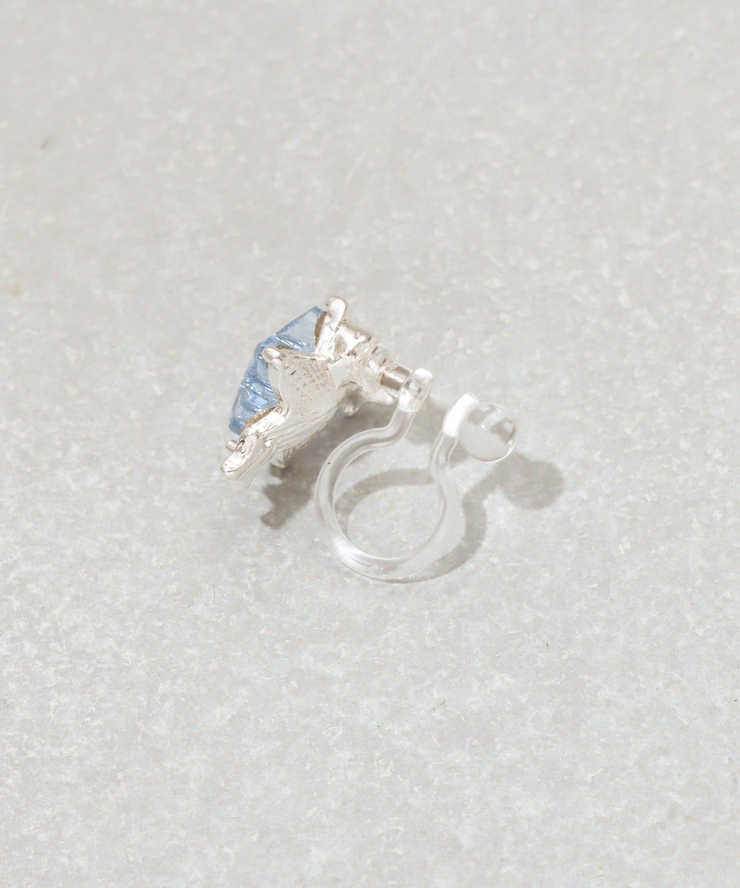 3COINS(スリーコインズ) ブルースター樹脂イヤリング