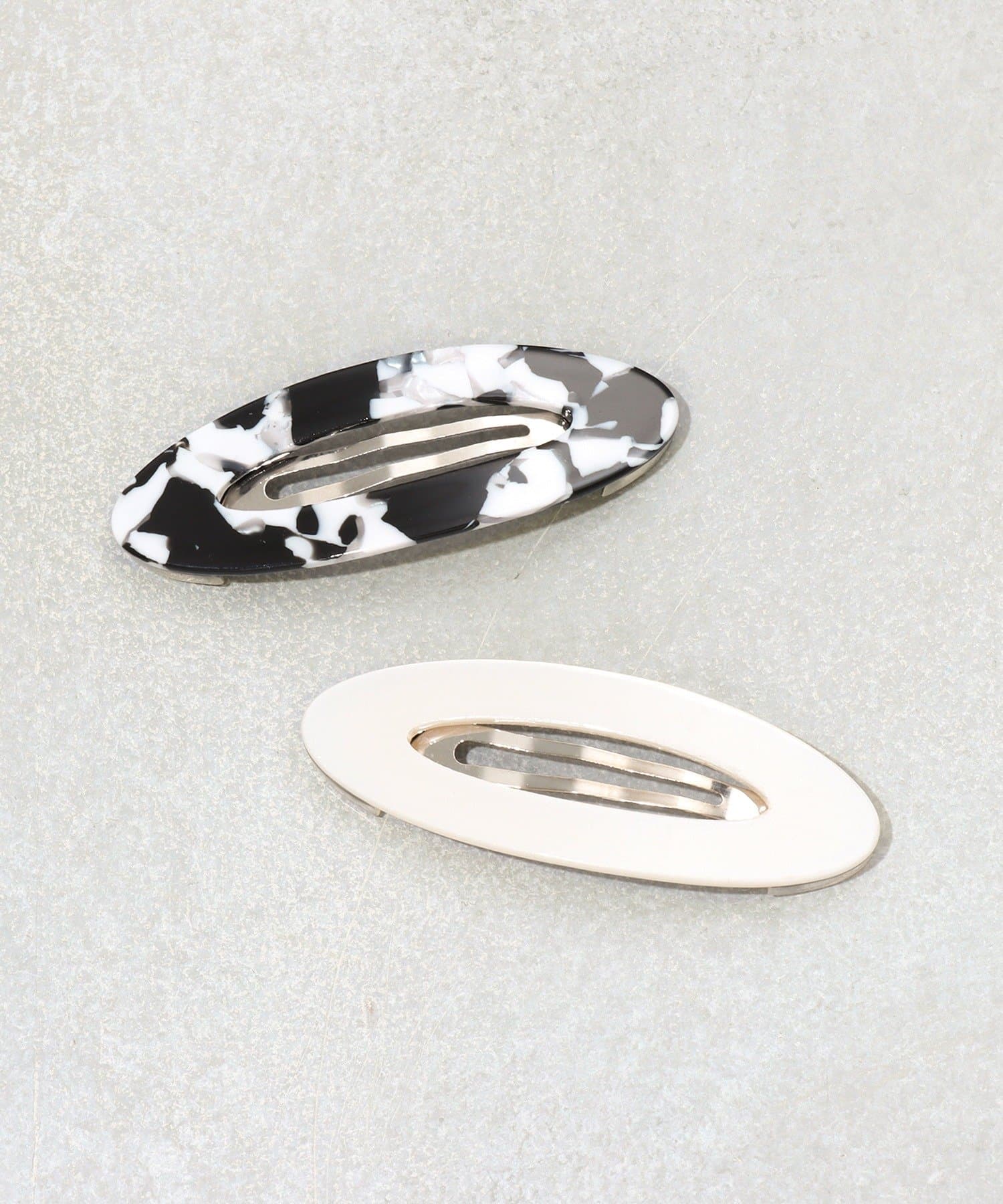 3COINS(スリーコインズ) オーバルパッチンピン2個セット