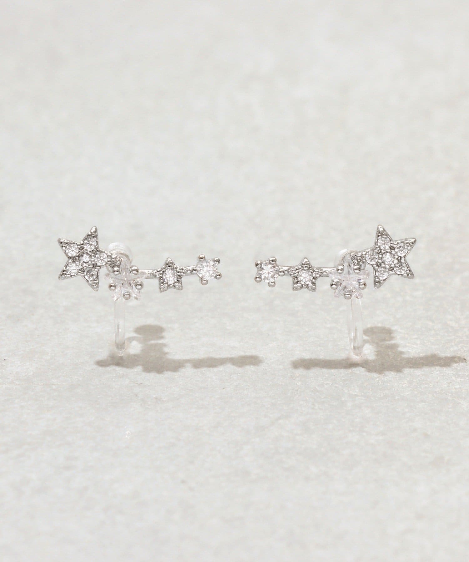 3COINS(スリーコインズ) 連スター樹脂イヤリング