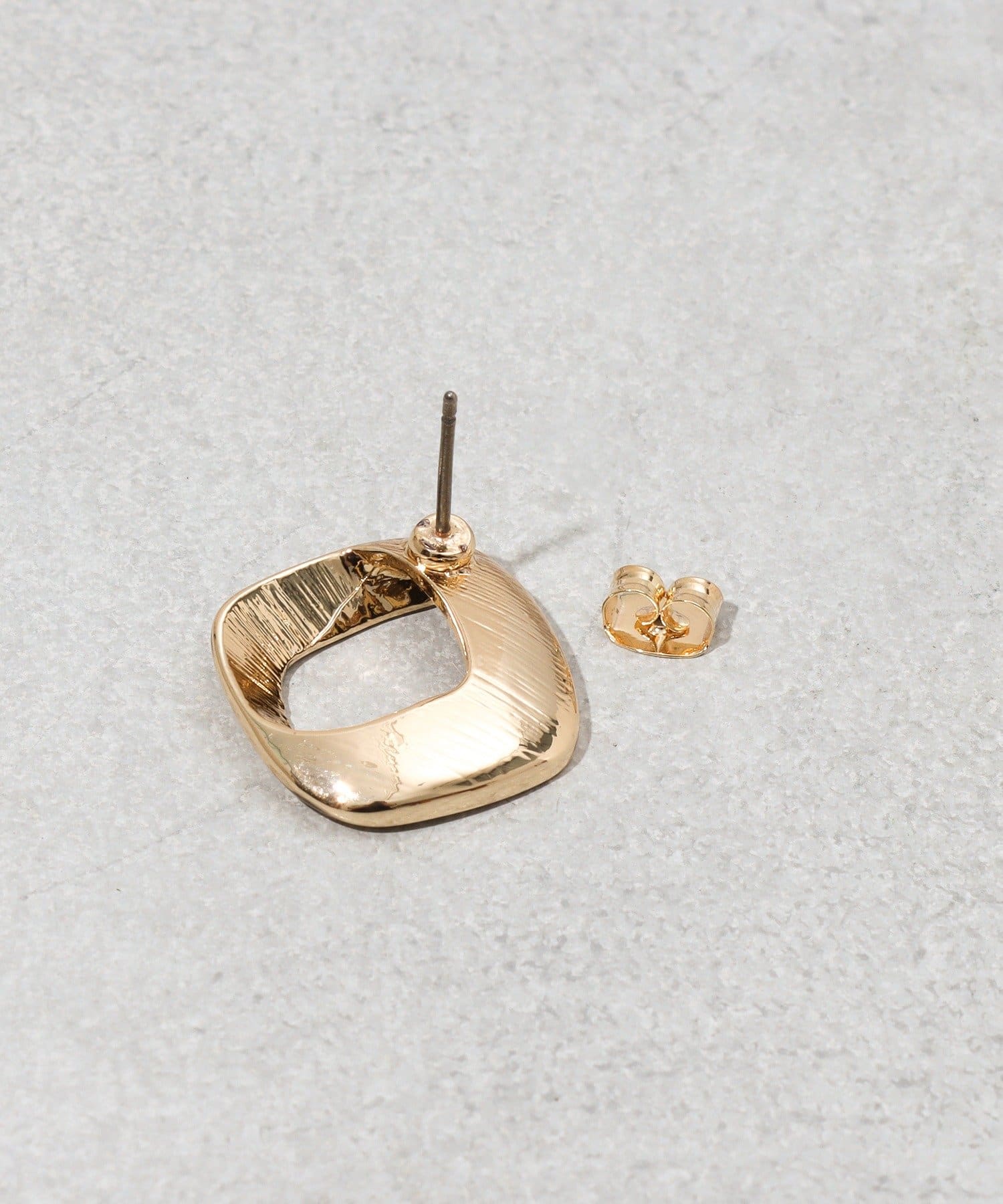 3COINS(スリーコインズ) イビツスクエアピアス