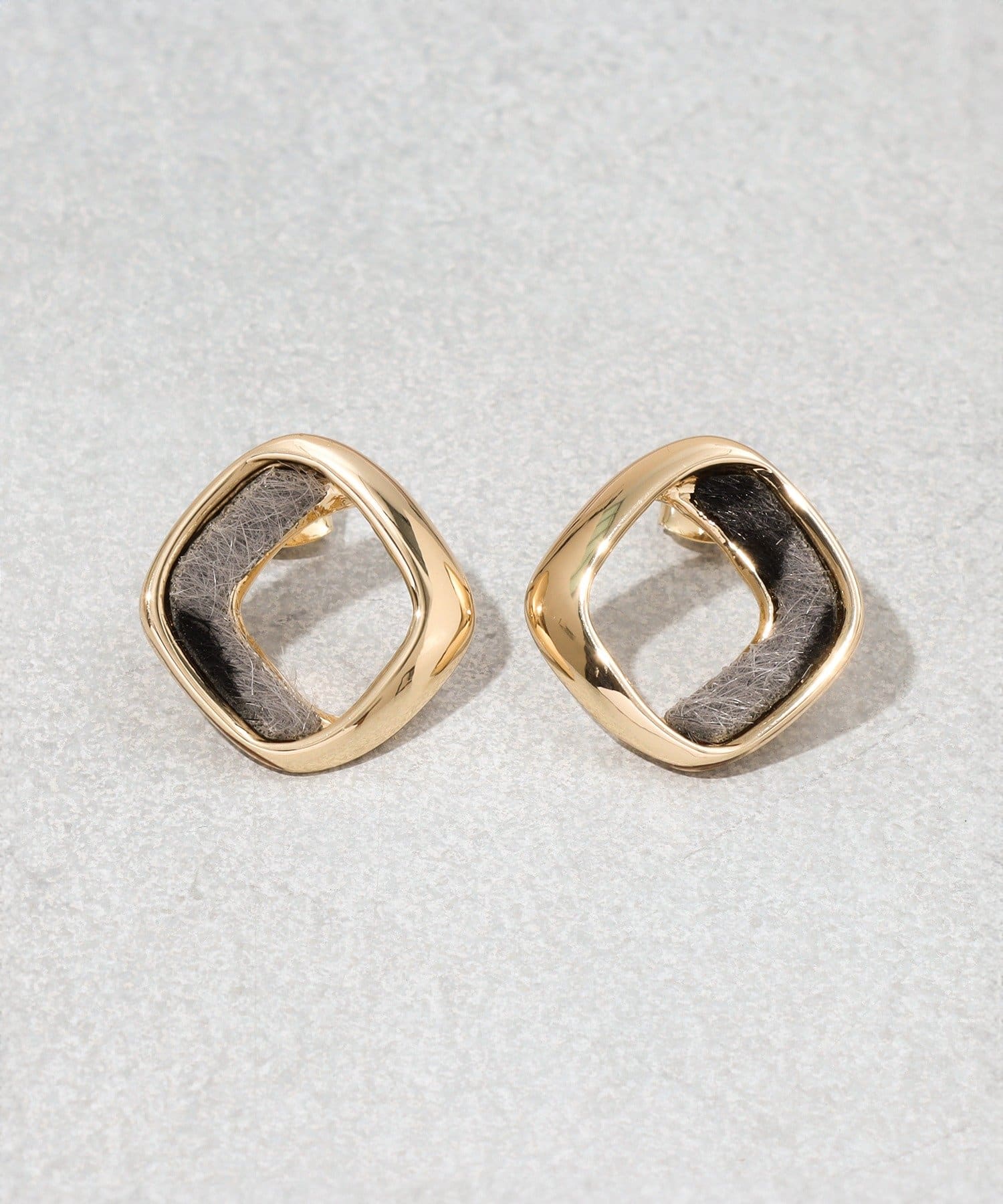 3COINS(スリーコインズ) イビツスクエアピアス