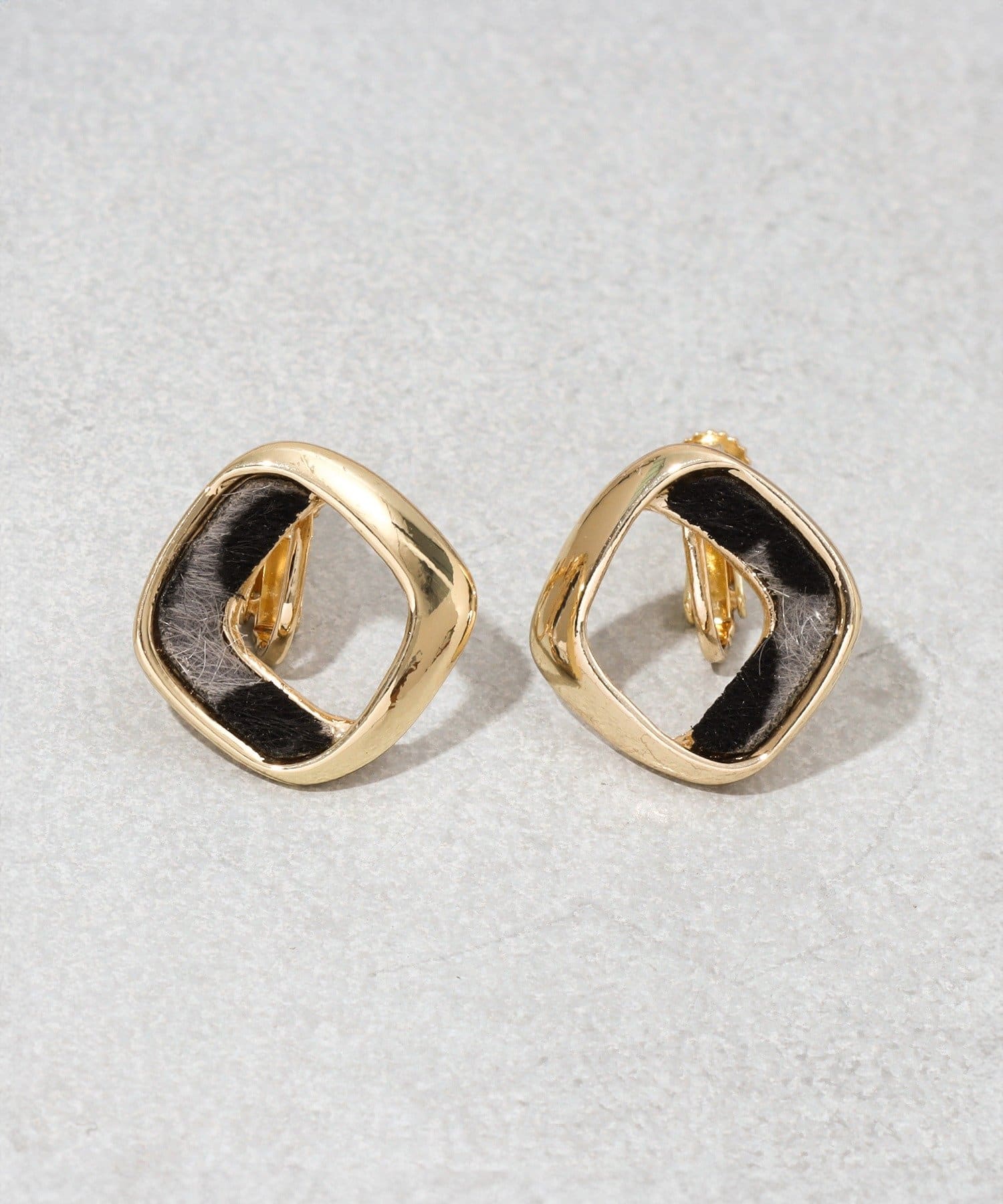 3COINS(スリーコインズ) イビツスクエアイヤリング