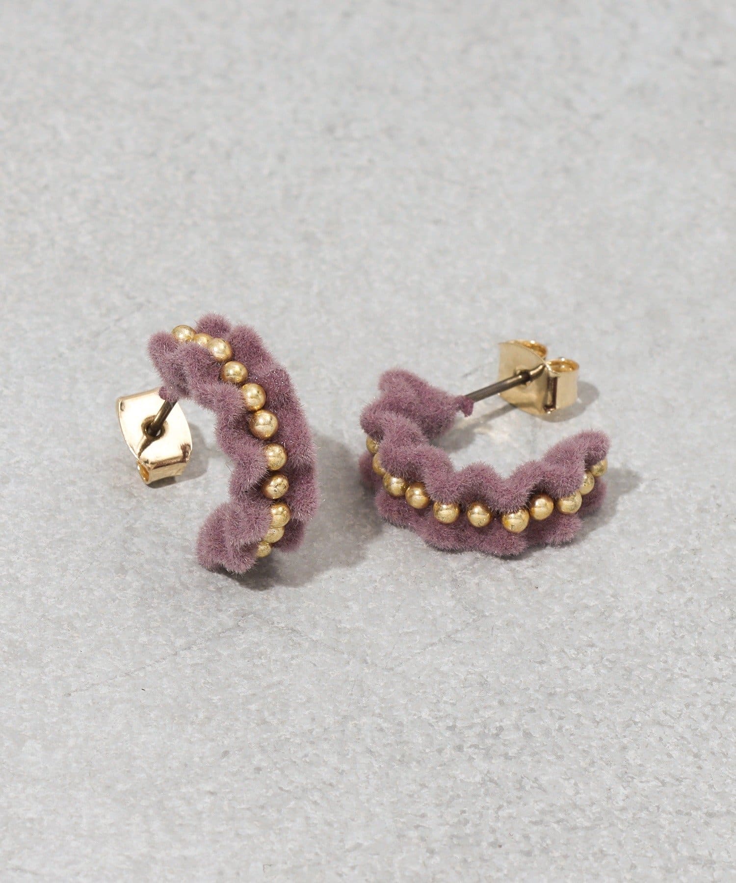 3COINS(スリーコインズ) フロッキーレースカーブピアス