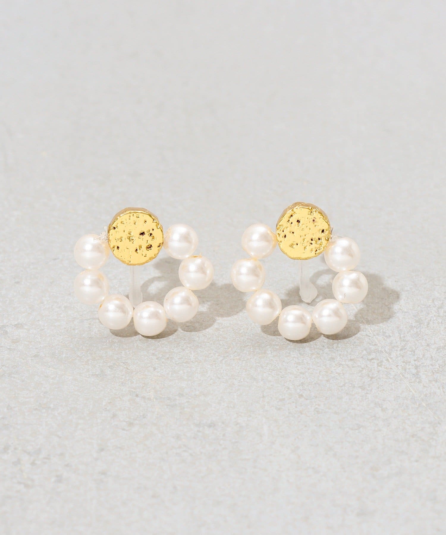 3COINS(スリーコインズ) パールラウンド樹脂イヤリング