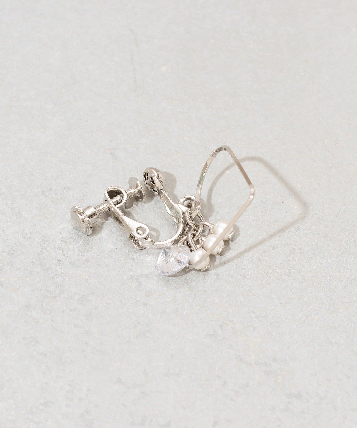 3COINS(スリーコインズ) ハートインパーツイヤリング