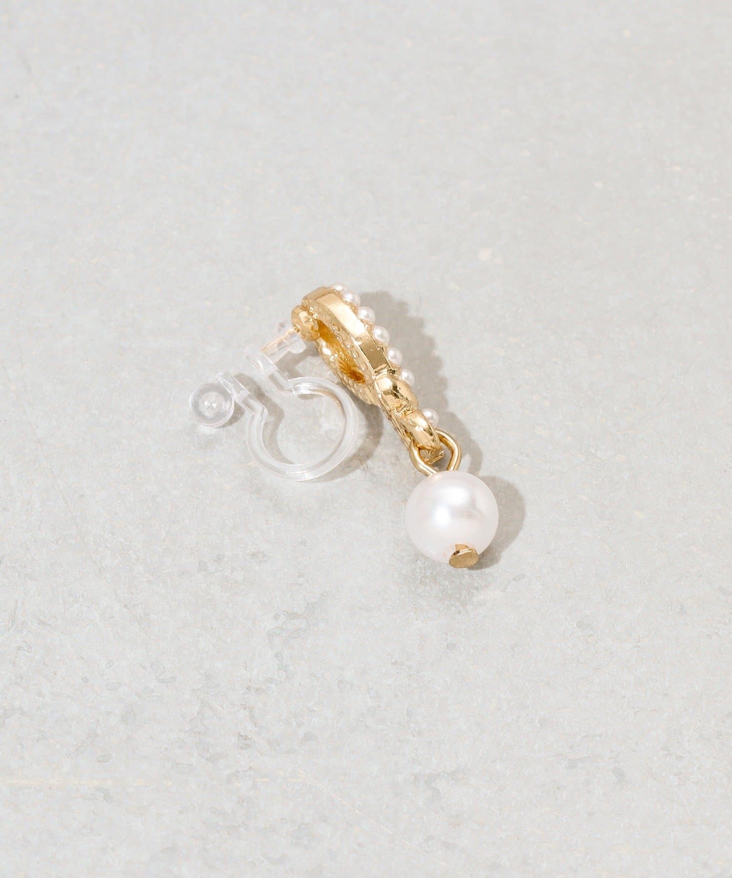 3COINS(スリーコインズ) 1ツブパールデザイン樹脂イヤリング