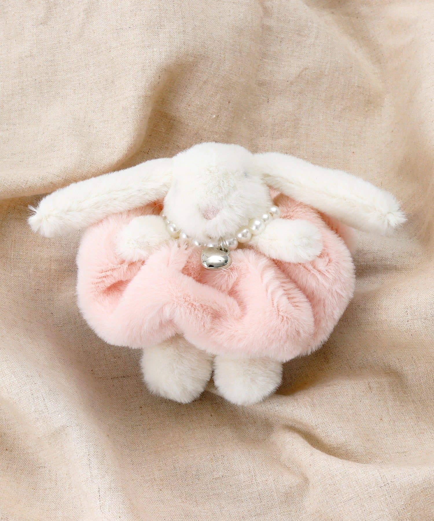 3COINS(スリーコインズ) シュシュ付きうさぎキーホルダー