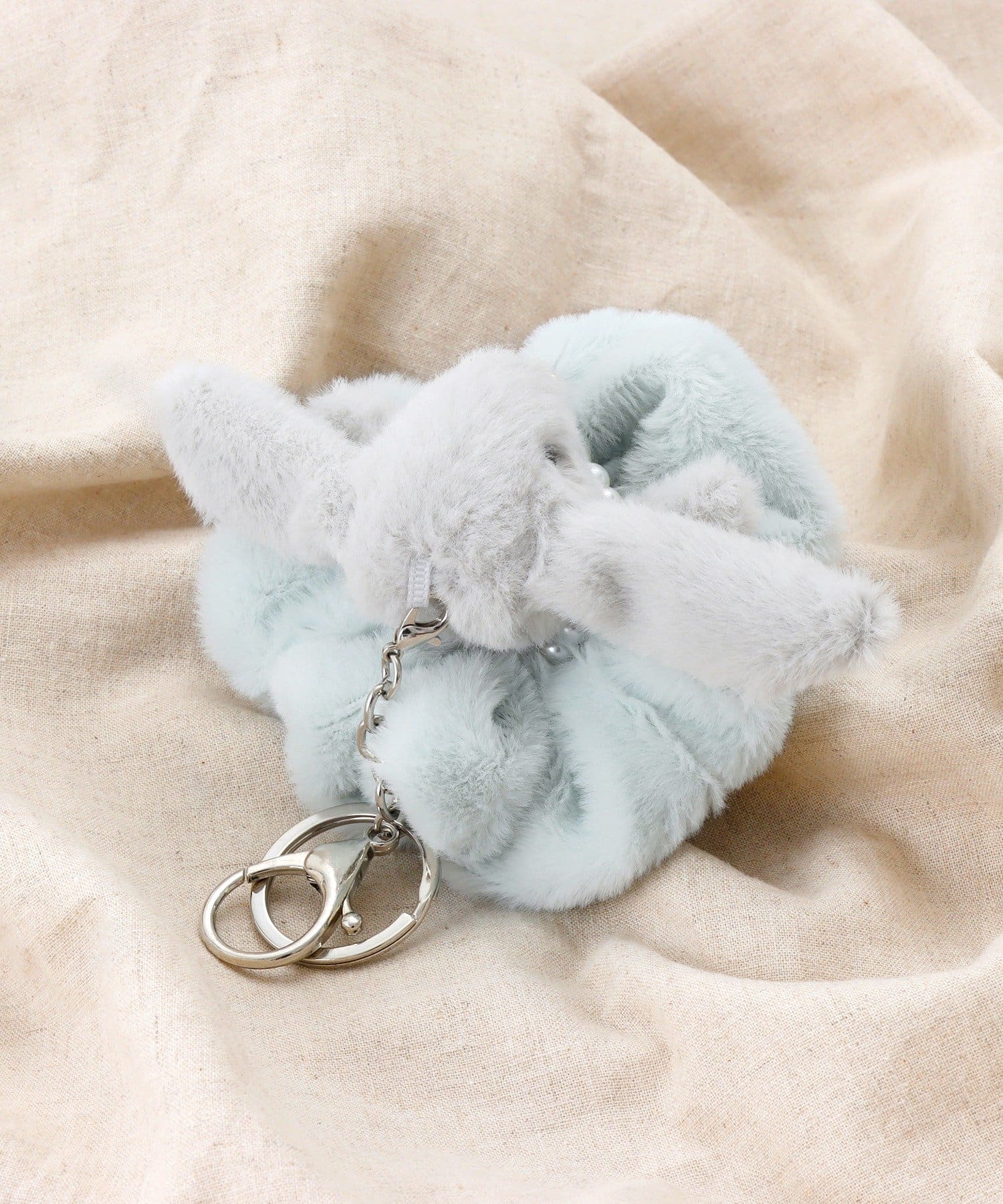 3COINS(スリーコインズ) シュシュ付きうさぎキーホルダー