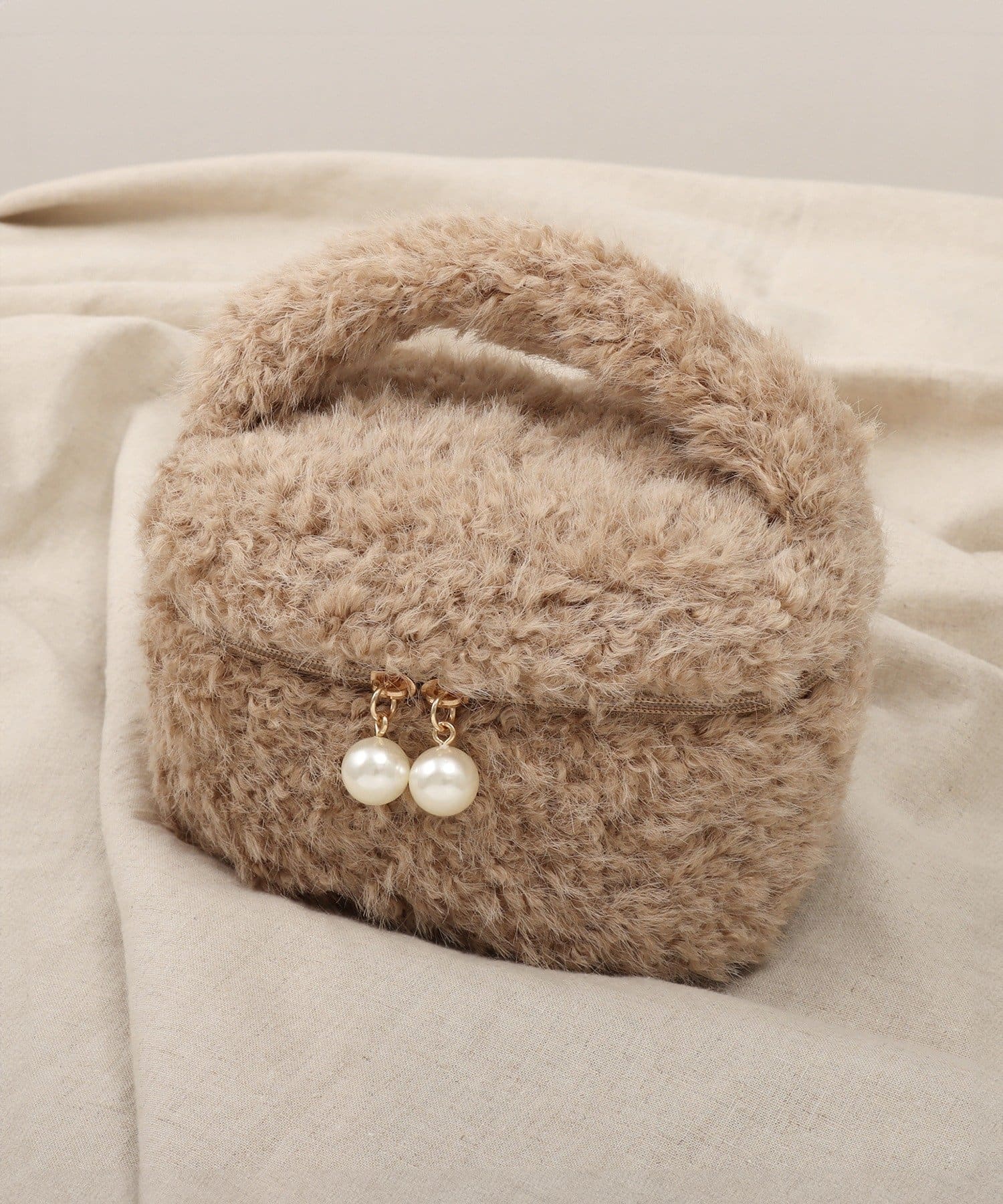 3COINS(スリーコインズ) もこもこハンドルポーチ