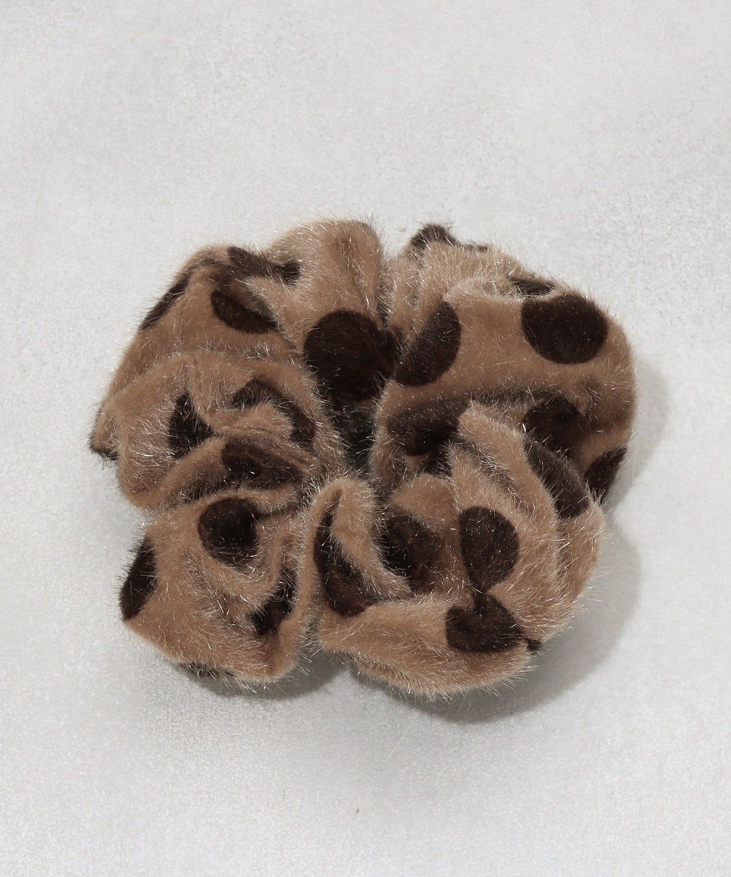 3COINS(スリーコインズ) ハラコ調ドットシュシュ