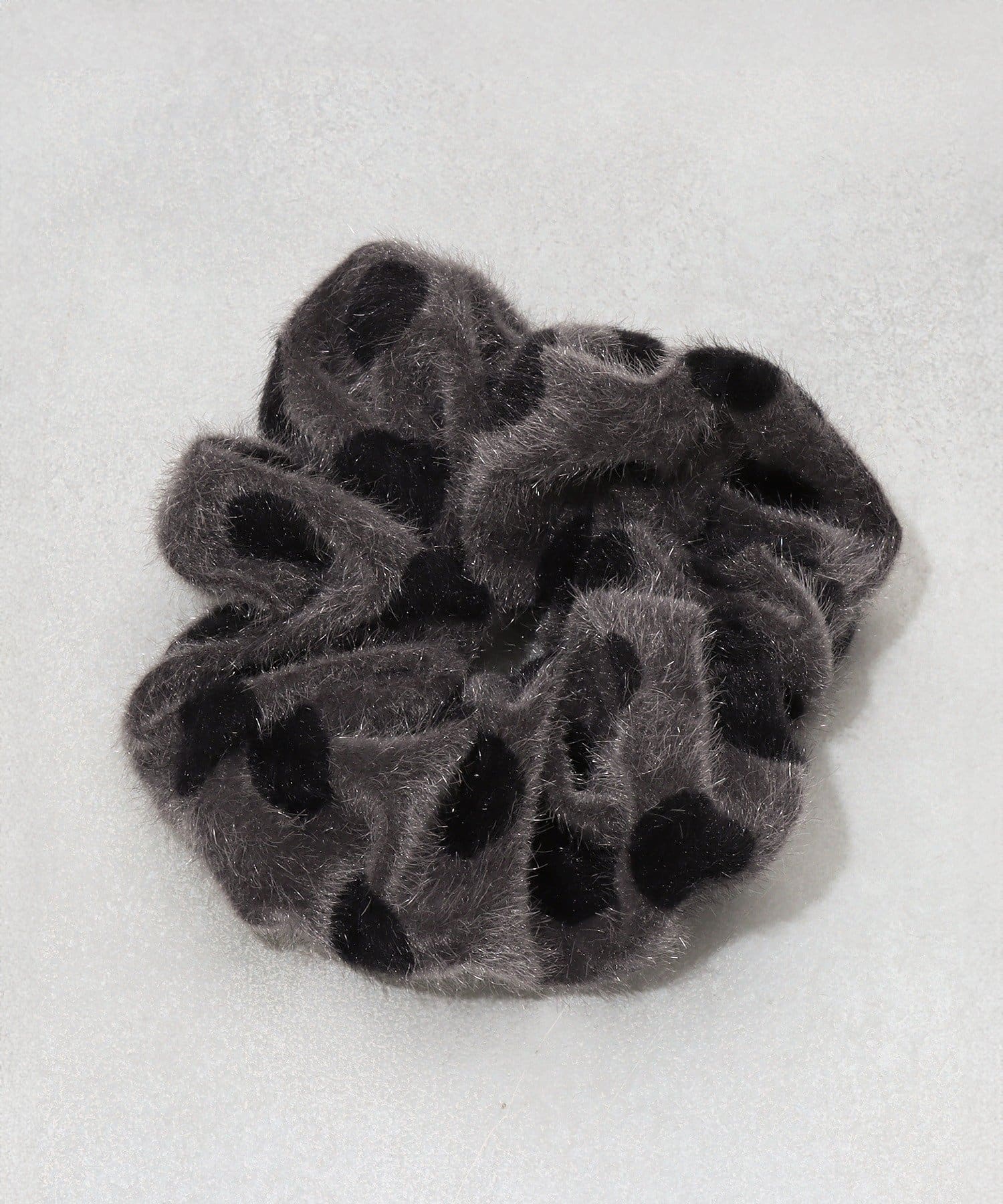 3COINS(スリーコインズ) ハラコ調ドットシュシュ