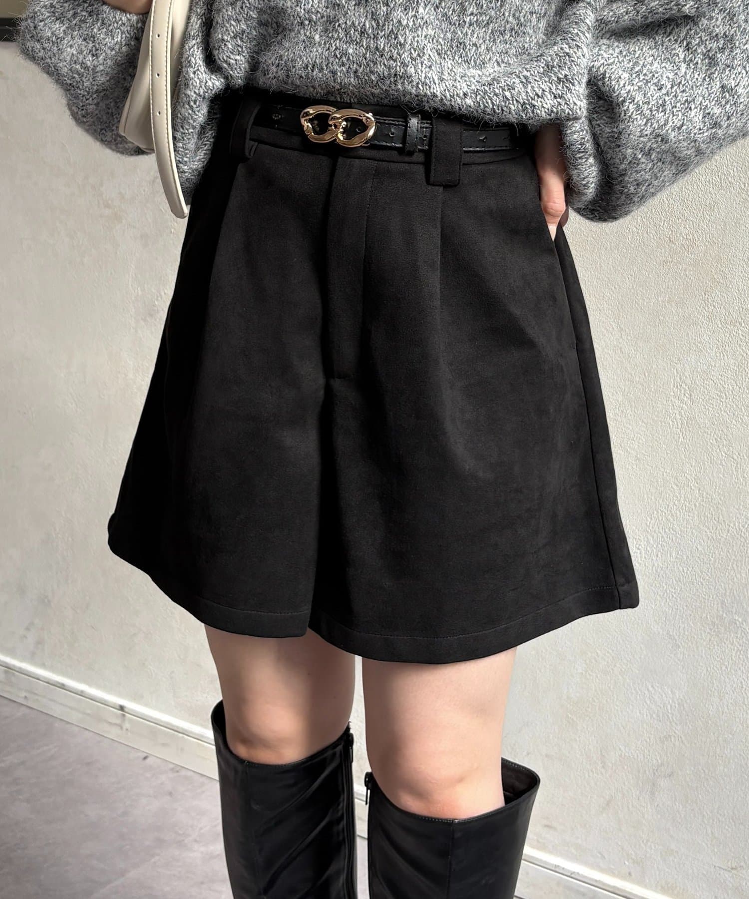 Thevon.(ゼヴォン) Fスエードタックハーフパンツ