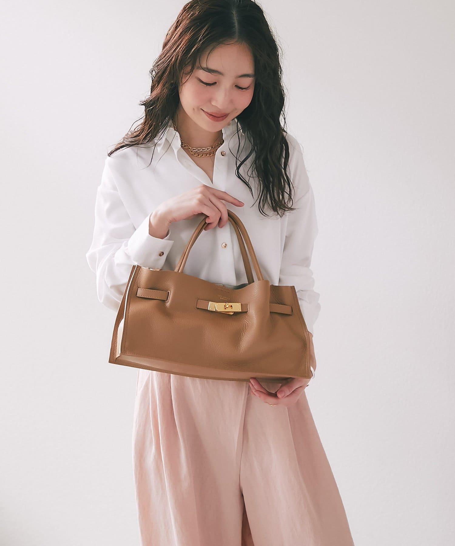 La boutique BonBon(ラブティックボンボン) 【ヴィオラドーロ】イタリアンWフェイス型押しレザーワイドトート