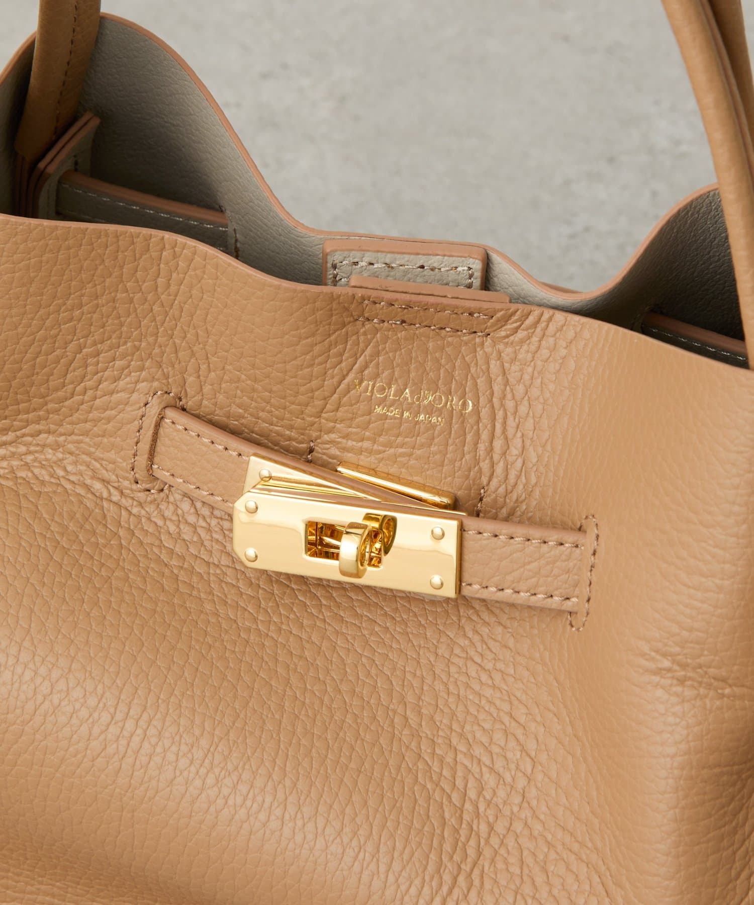 La boutique BonBon(ラブティックボンボン) 【ヴィオラドーロ】イタリアンWフェイス型押しレザーワイドトート