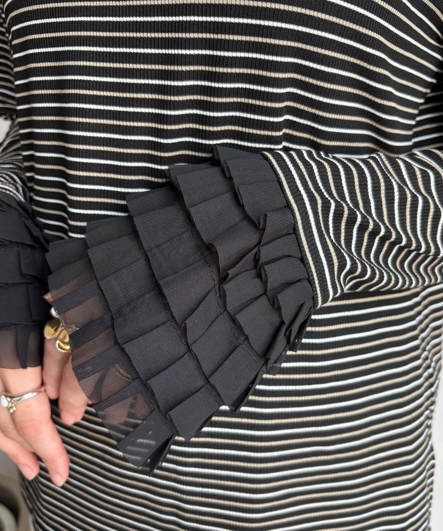 DOUDOU(ドゥドゥ) 袖フリルトップス