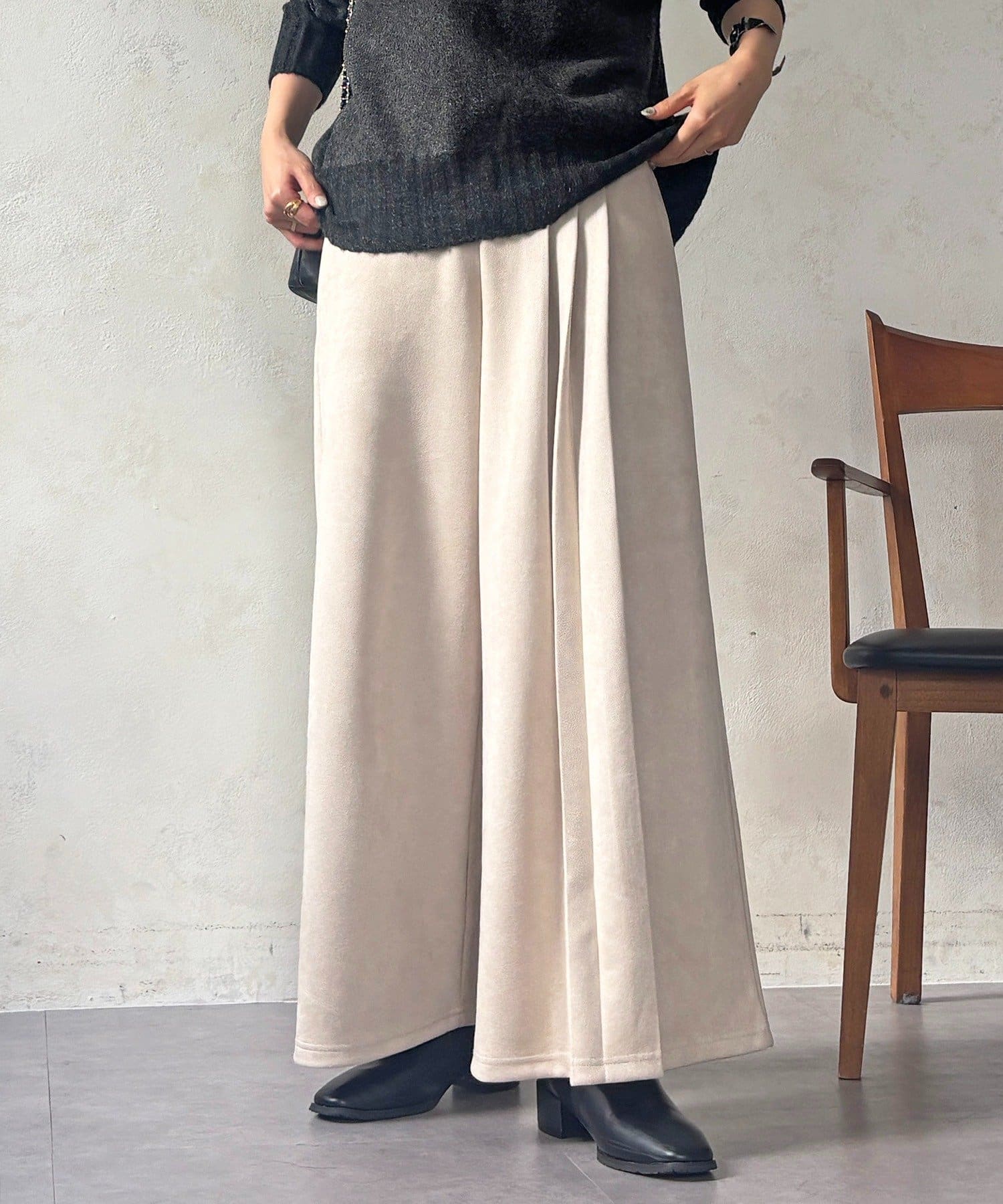 Croisiere(クロジエール) スエードプリーツパンツ