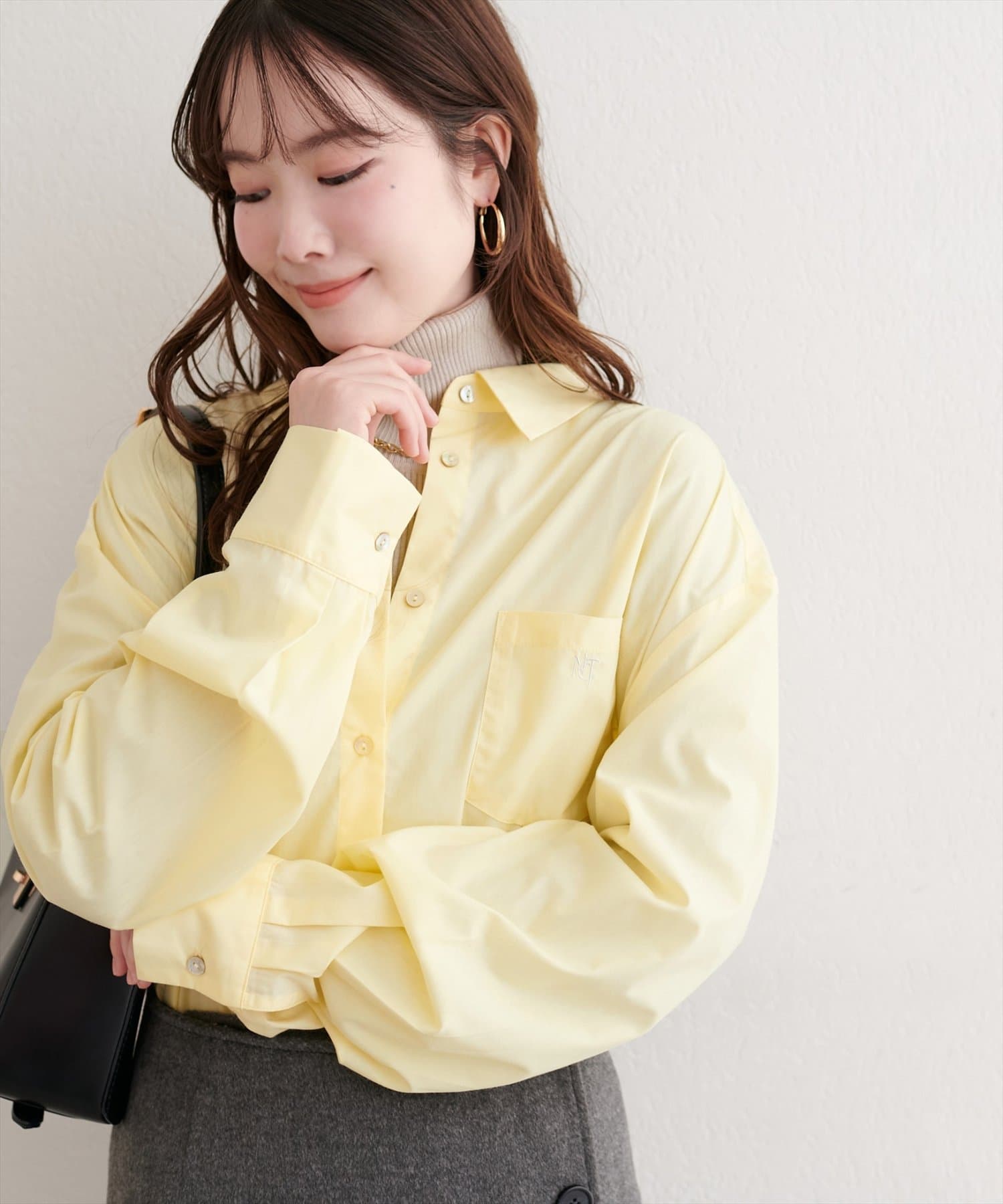 natural couture(ナチュラルクチュール) ポケット刺繍入りゆるシャツ