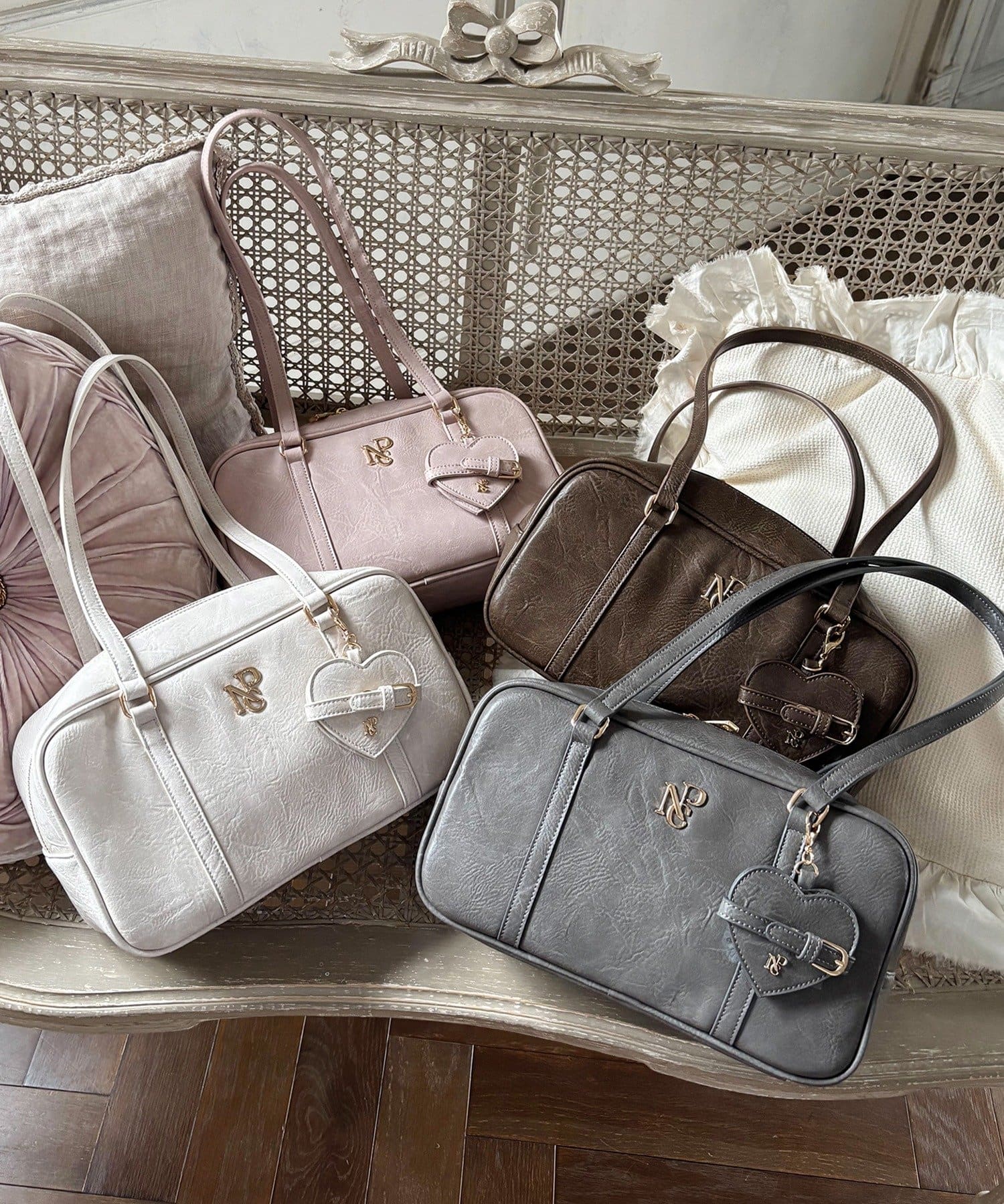 one after another NICE CLAUP(ワンアフターアナザー ナイスクラップ) ハートミラー付きスクエアボストンバッグ