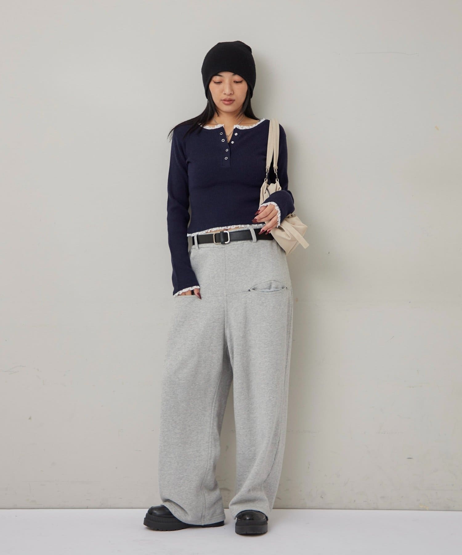 WHO’S WHO gallery(フーズフーギャラリー) レースレイヤードヘンリーニット