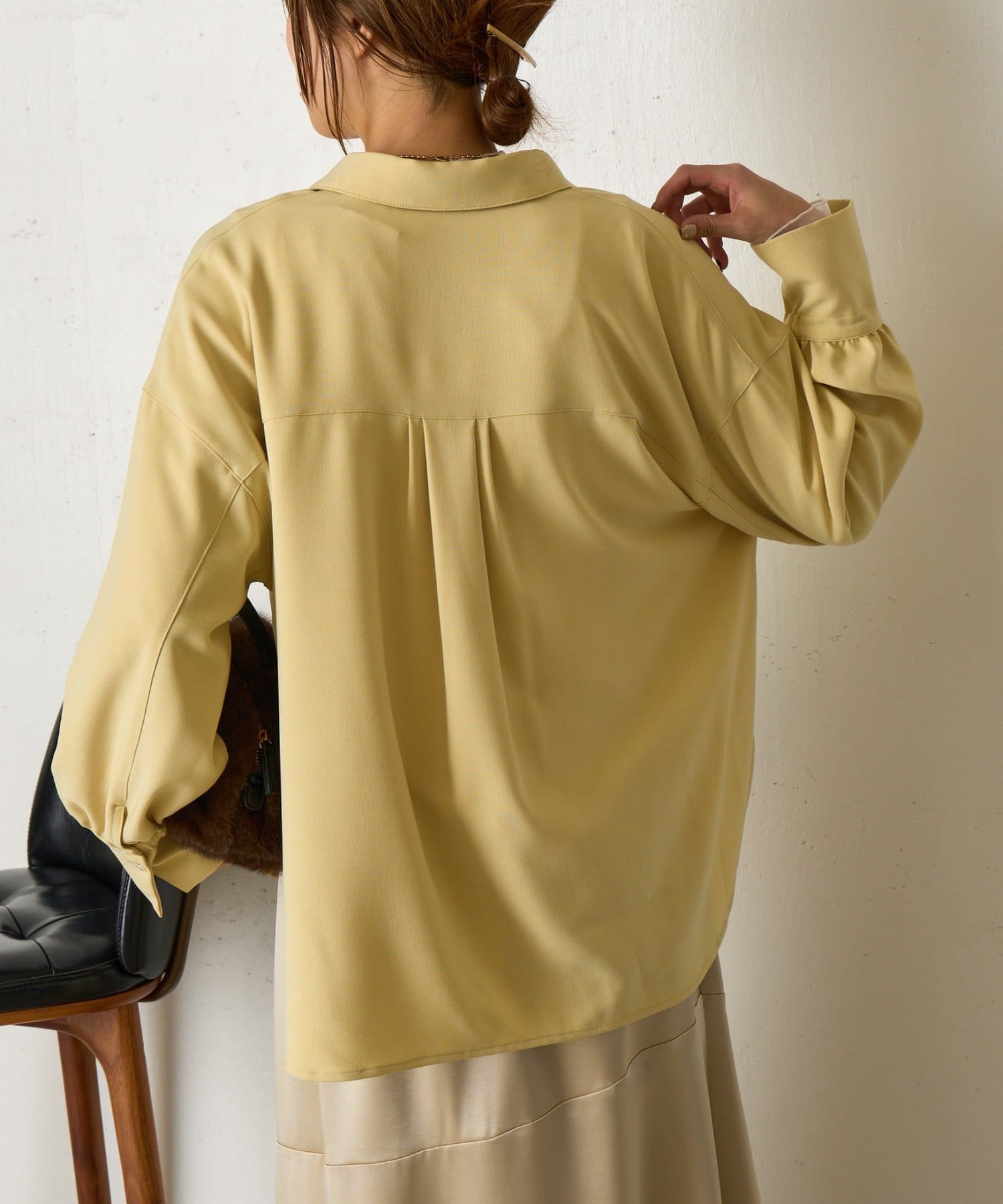 Jena　espace merveilleux(ジェナ　エスパスメルヴェイユ) 【春まで着れる】バックダブルタックシャツ