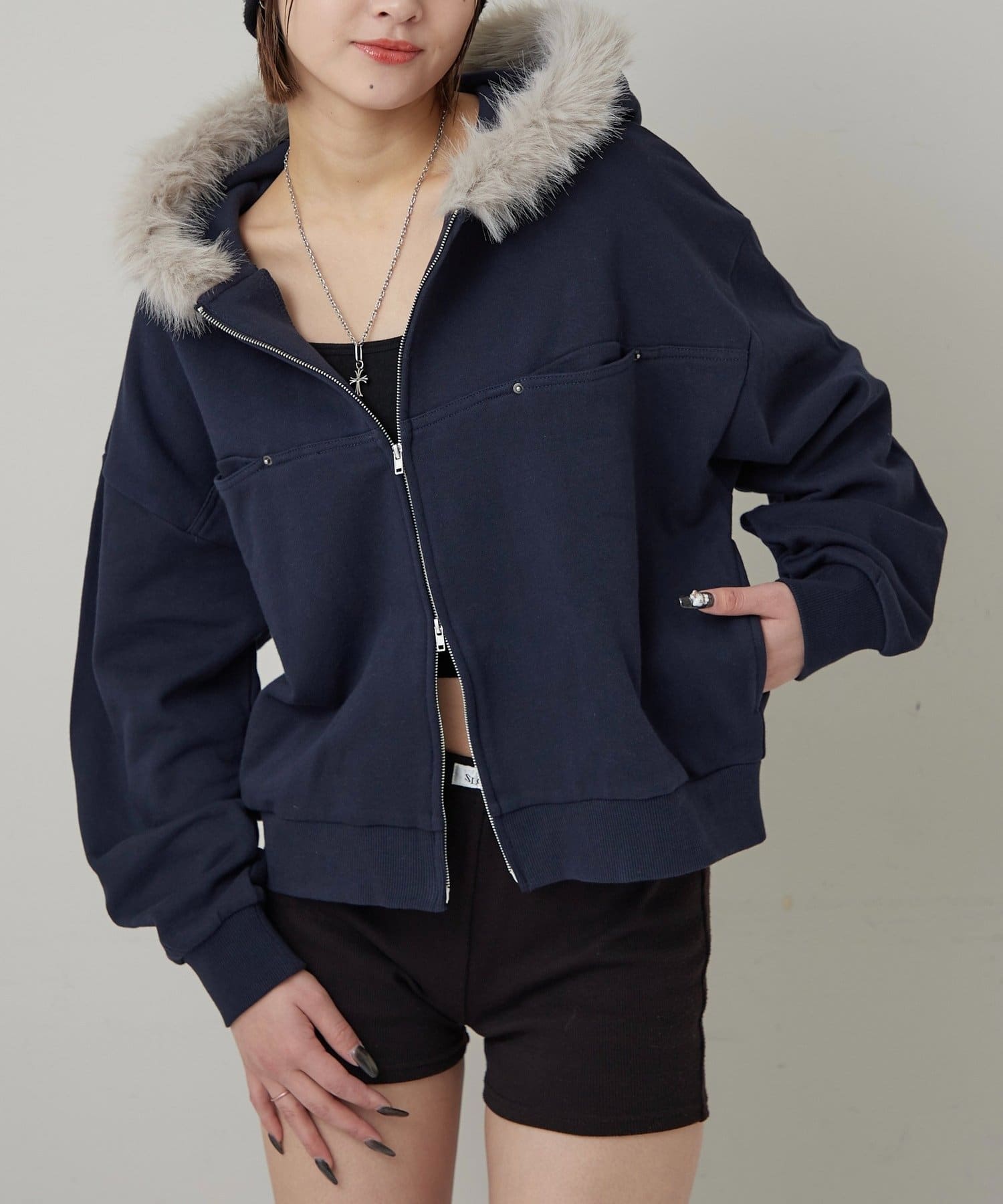 WHO’S WHO gallery(フーズフーギャラリー) スラッシュポケットファーパーカー