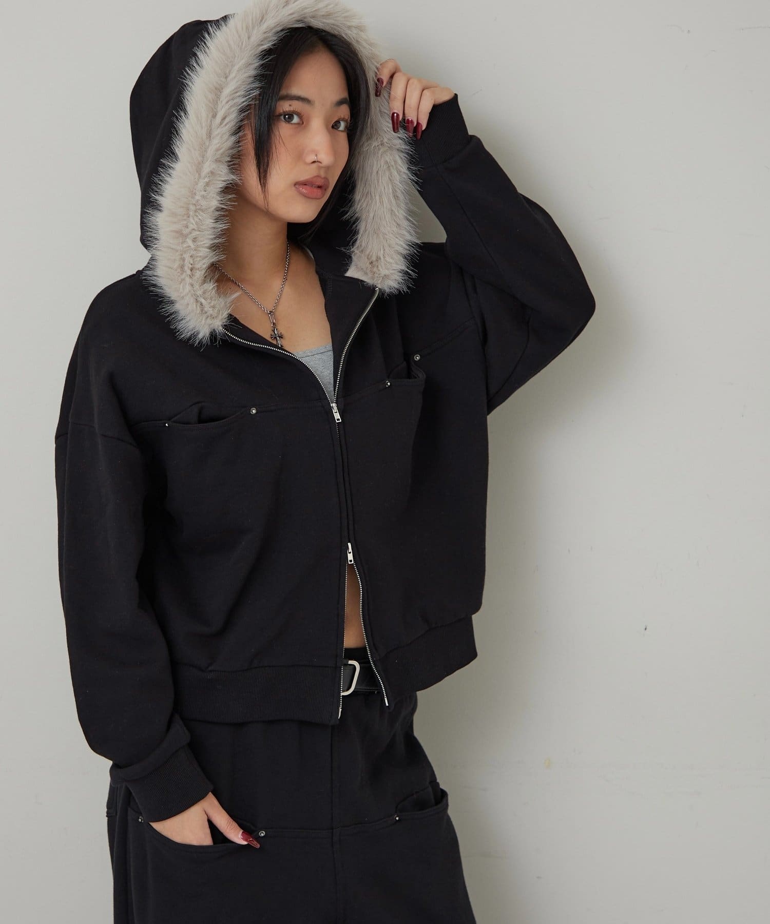 WHO’S WHO gallery(フーズフーギャラリー) スラッシュポケットファーパーカー