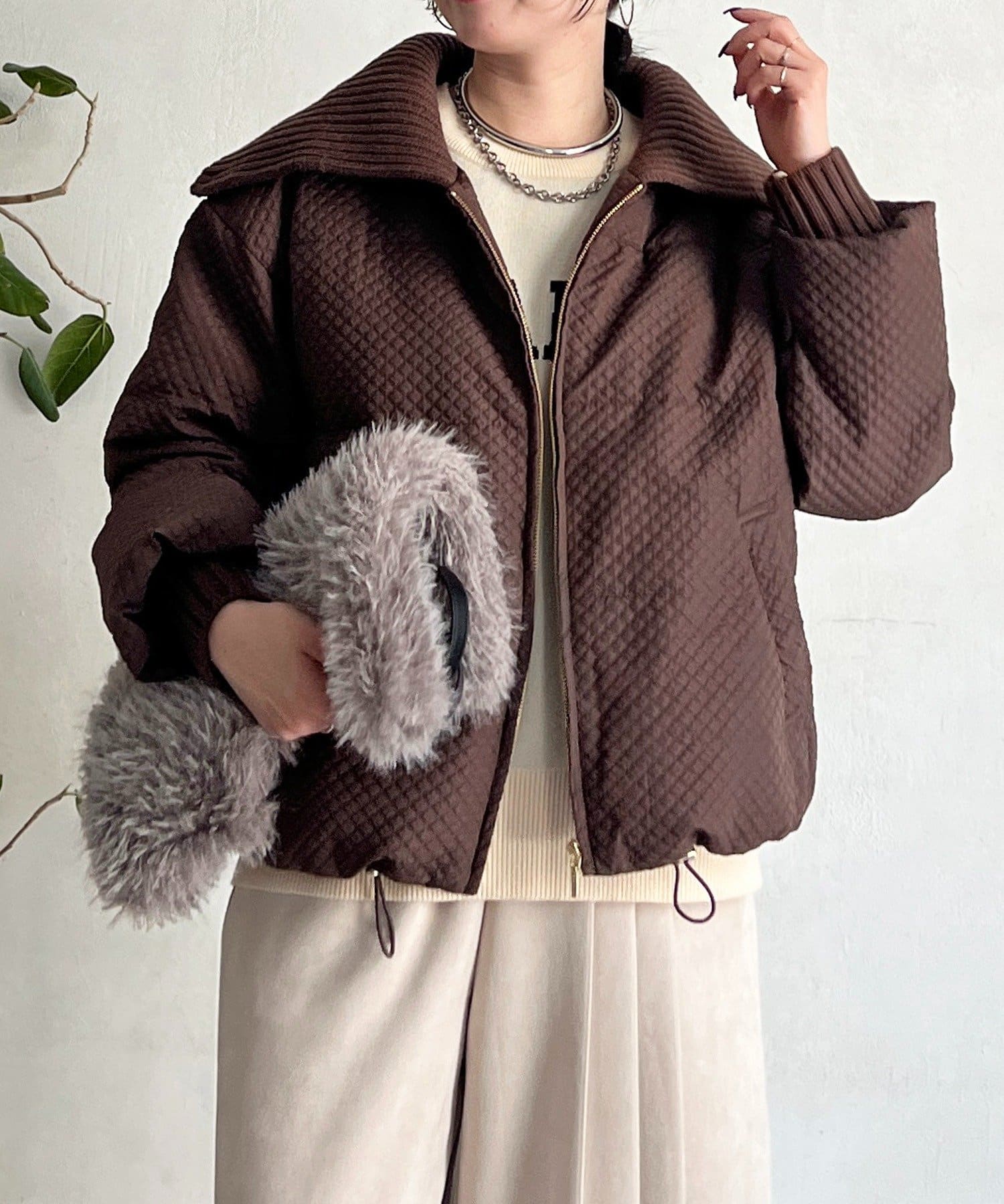 Croisiere(クロジエール) 襟付きエンボスダウン