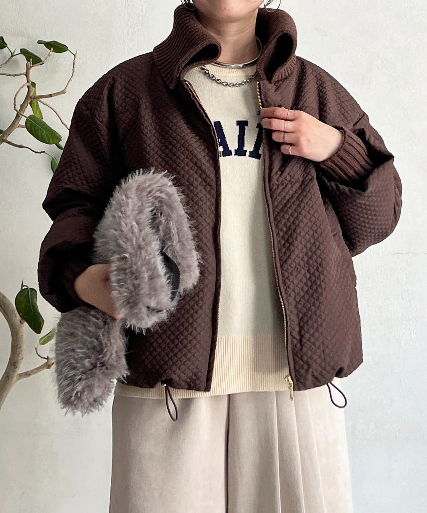 Croisiere(クロジエール) 襟付きエンボスダウン