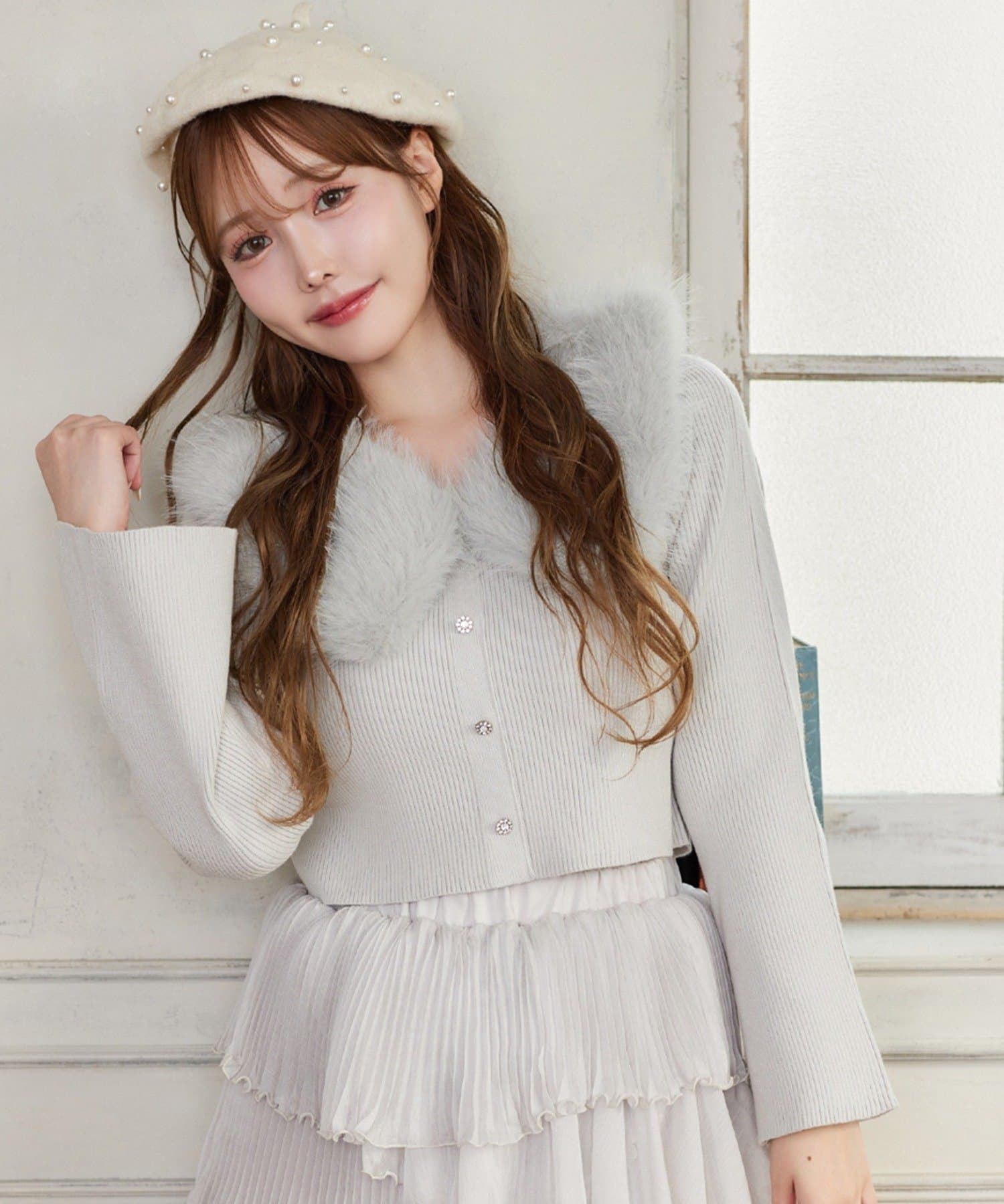 one after another NICE CLAUP(ワンアフターアナザー ナイスクラップ) 【HolidayCollection】衿ファーキラキラ釦ニット