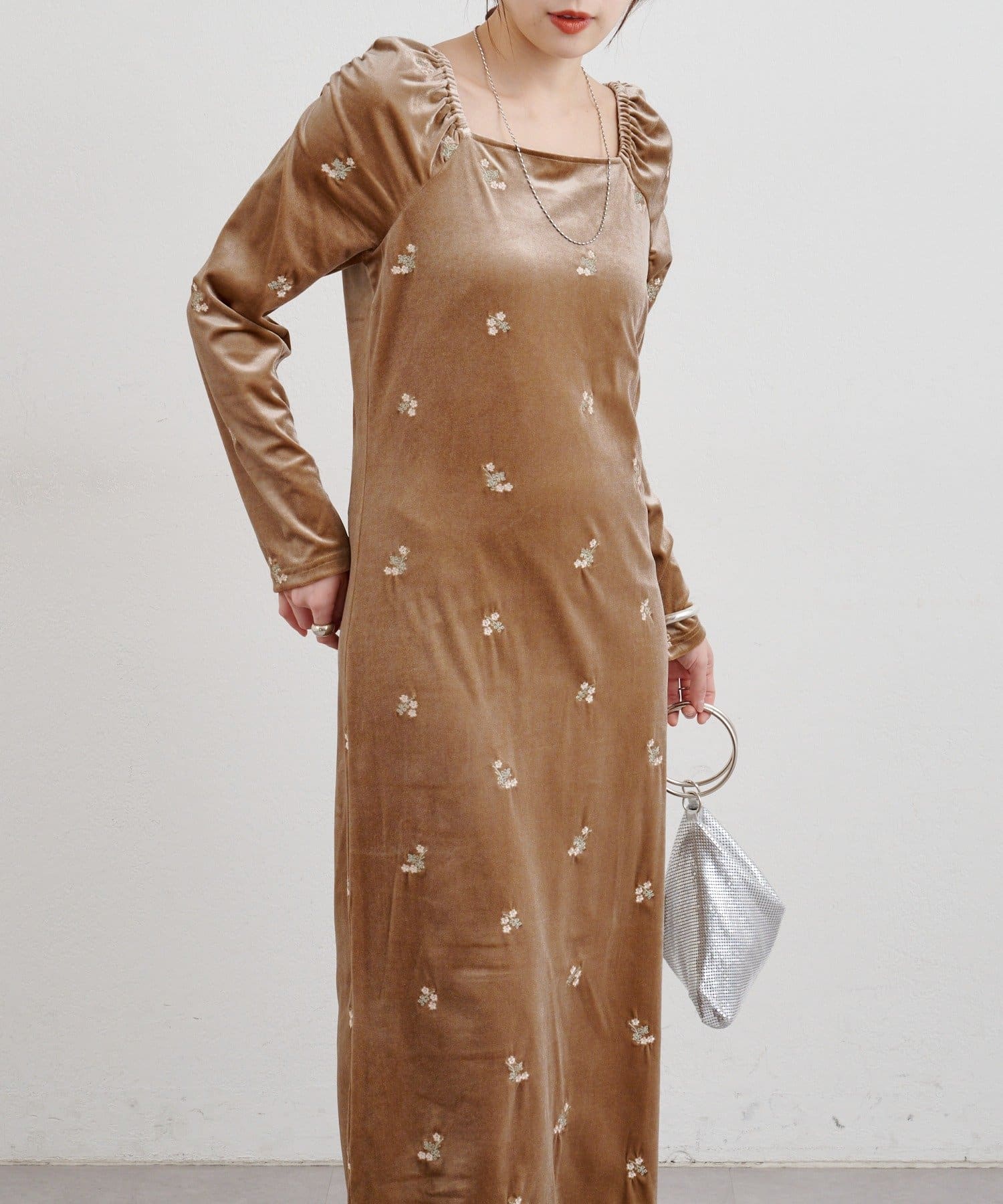 SHENERY(シーナリー) ベロア刺繍ワンピース