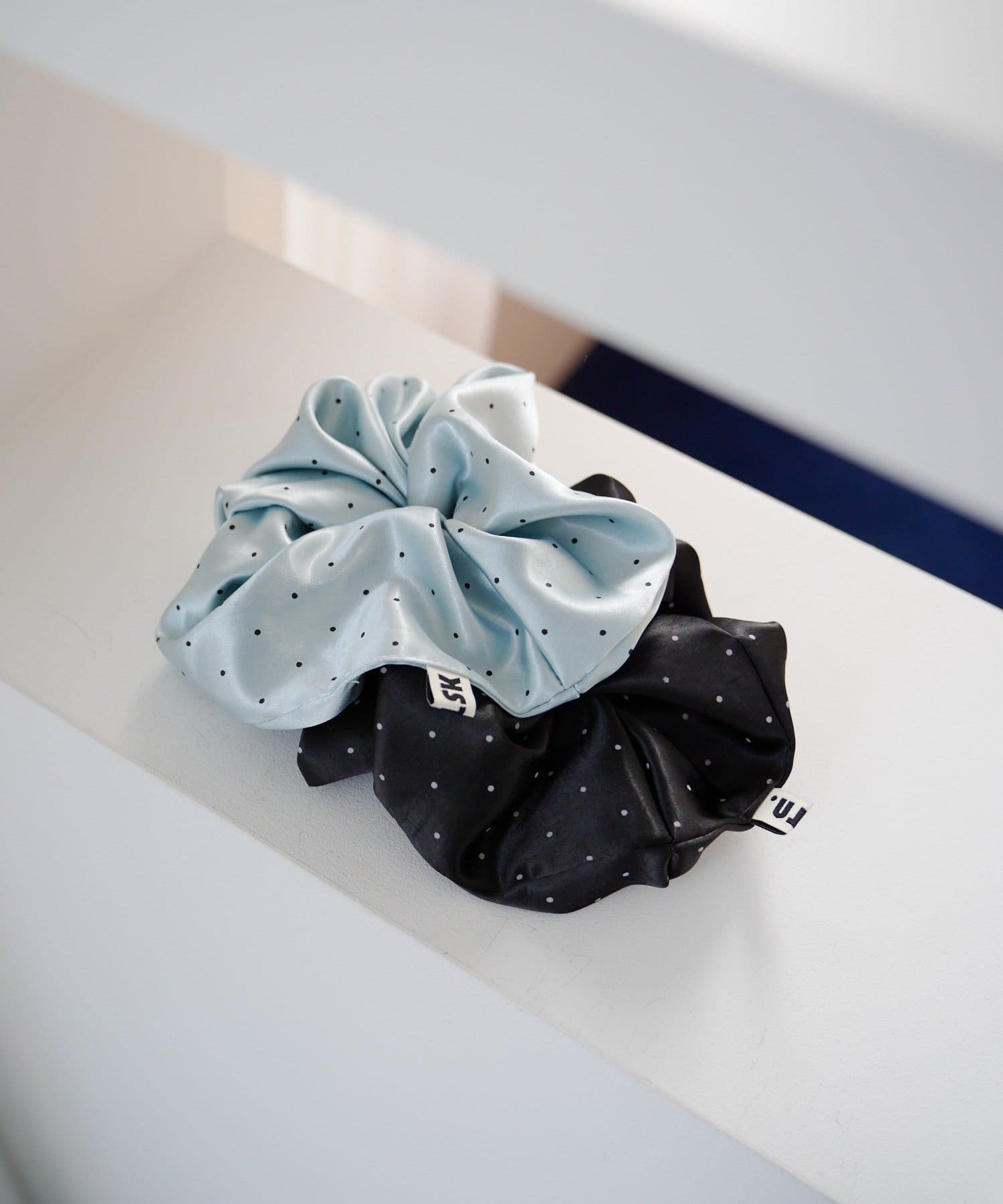 Kastane(カスタネ) 【fiw.】サテンドットシュシュ