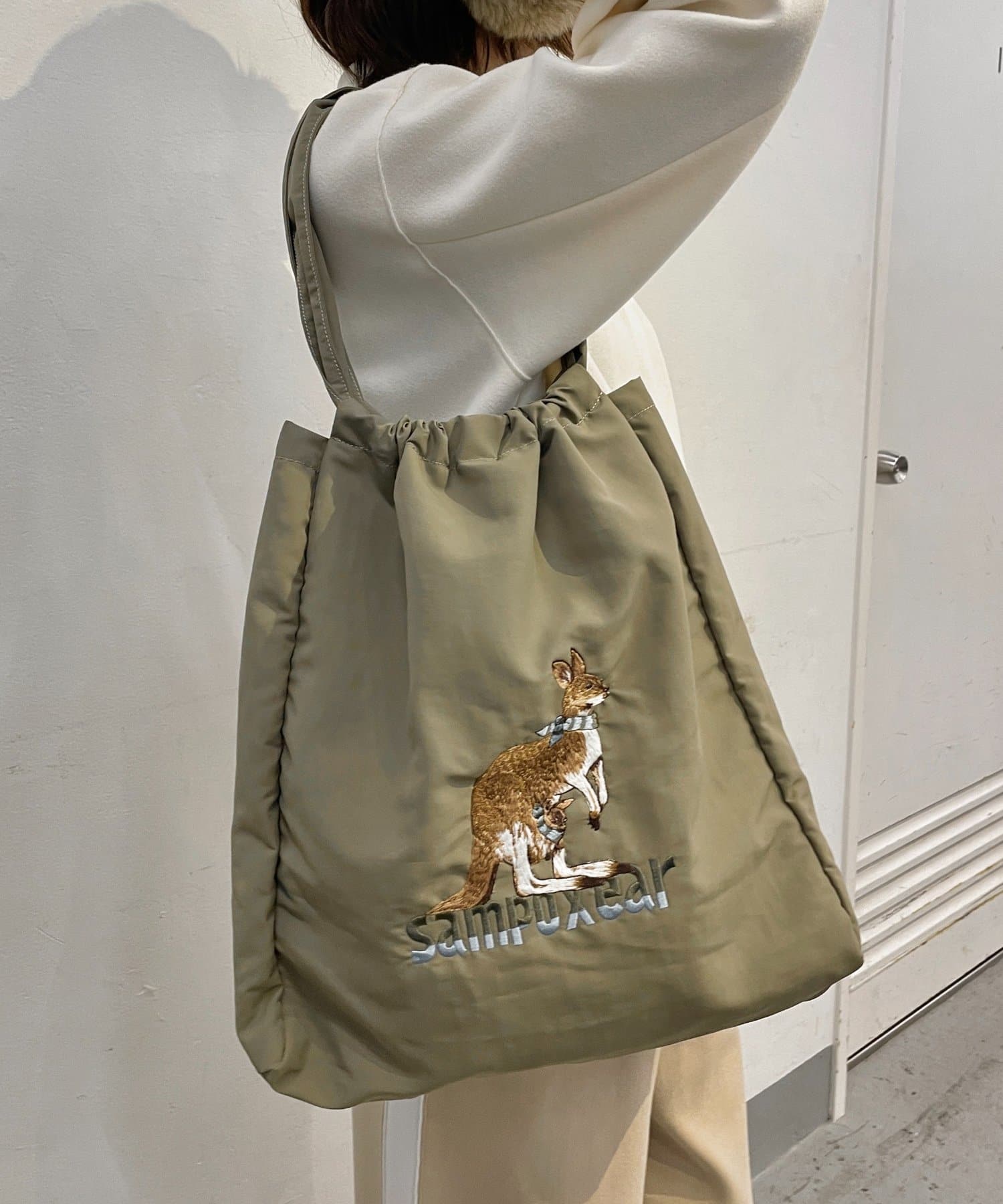 ear PAPILLONNER(イア パピヨネ) 《撥水/A4サイズ対応》sampo×earコラボ刺繍トートバッグ