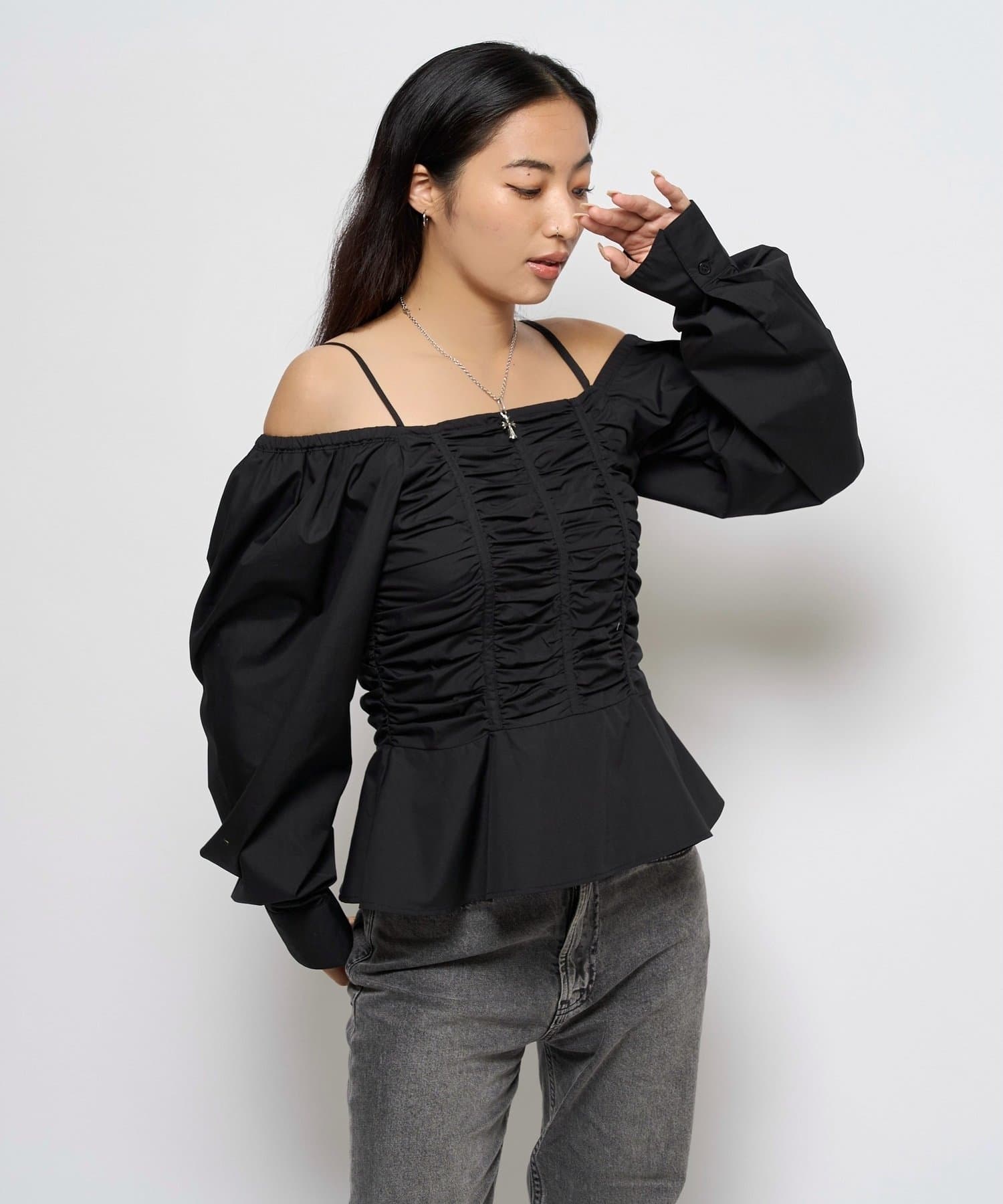 OUTLET(アウトレット) 【WHO'S WHO gallery】2WAYオフショルダーパフスリーブブラウス