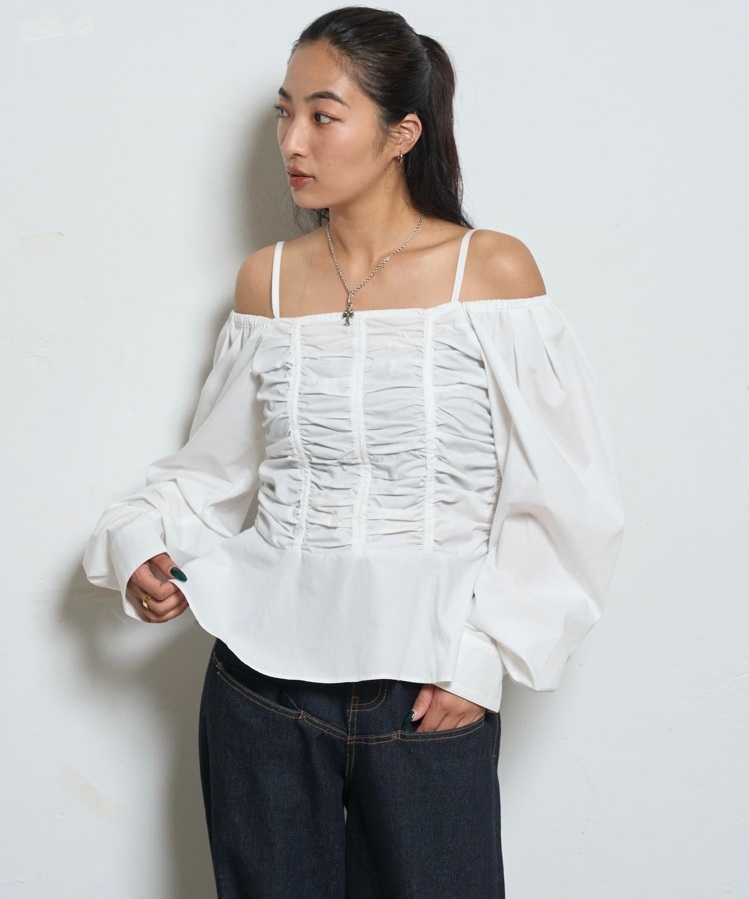 OUTLET(アウトレット) 【WHO'S WHO gallery】2WAYオフショルダーパフスリーブブラウス