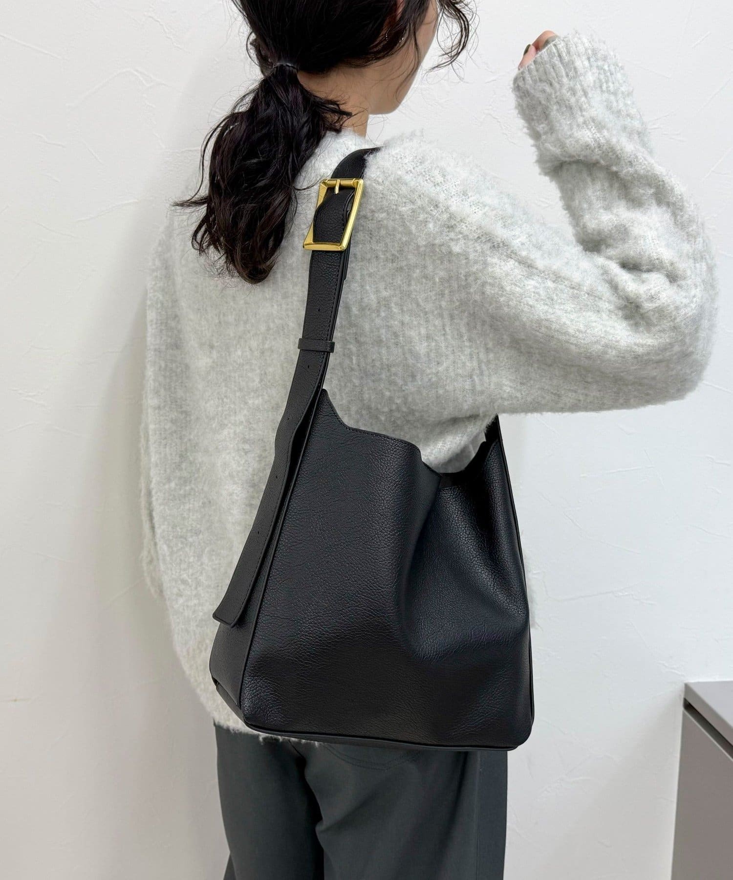 FREDY & GLOSTER(フレディ アンド グロスター) バックルディテールワンショルダーバッグ