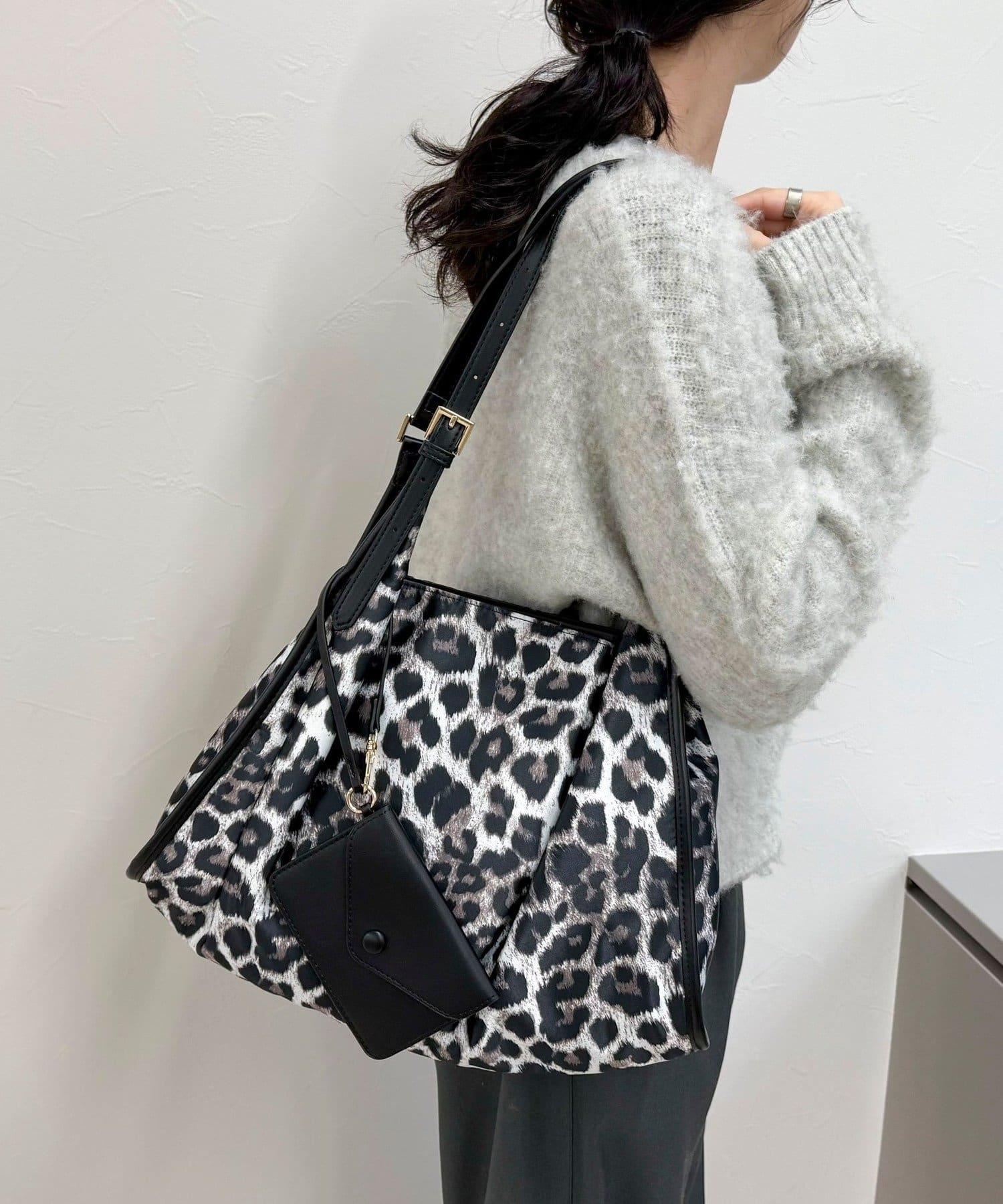 FREDY & GLOSTER(フレディ アンド グロスター) 撥水ベルトハンドルナイロンショルダーバッグ