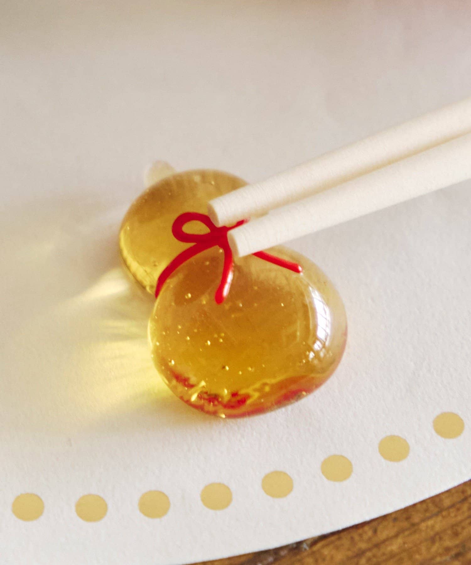 salut!(サリュ) ガラスの箸置きひょうたん／花ひらく、新春のうつわ