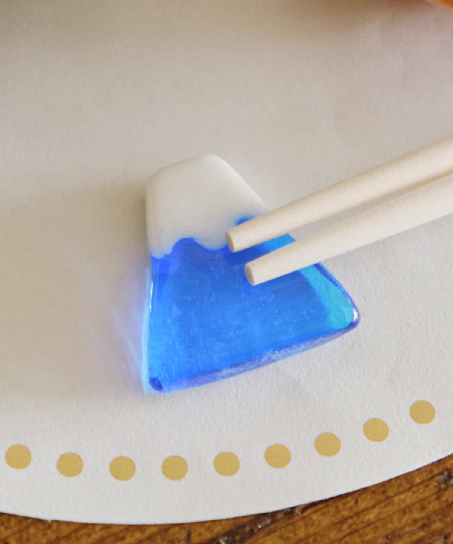 salut!(サリュ) ガラスの箸置き富士山／花ひらく、新春のうつわ