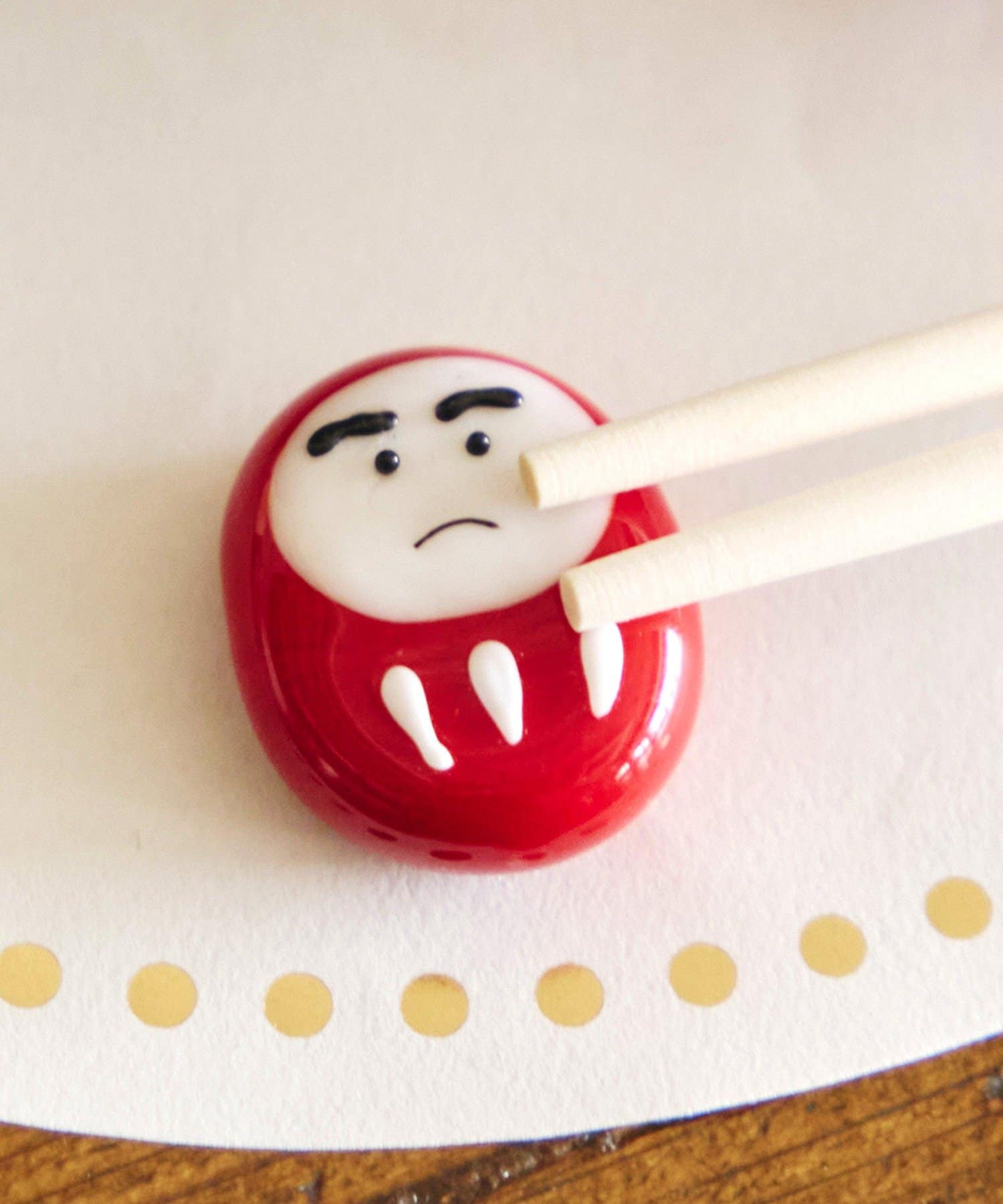 salut!(サリュ) ガラスの箸置きだるま／花ひらく、新春のうつわ