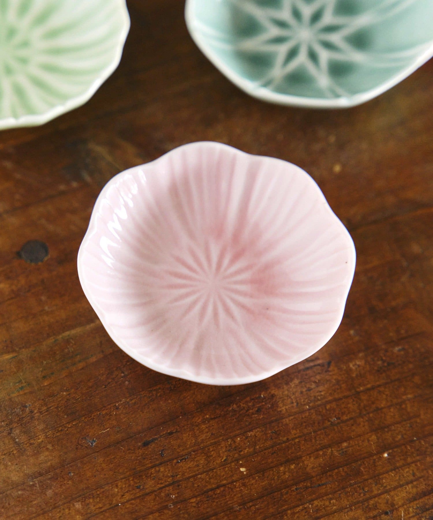 salut!(サリュ) ガラス貫入小皿桃花／花ひらく、新春のうつわ