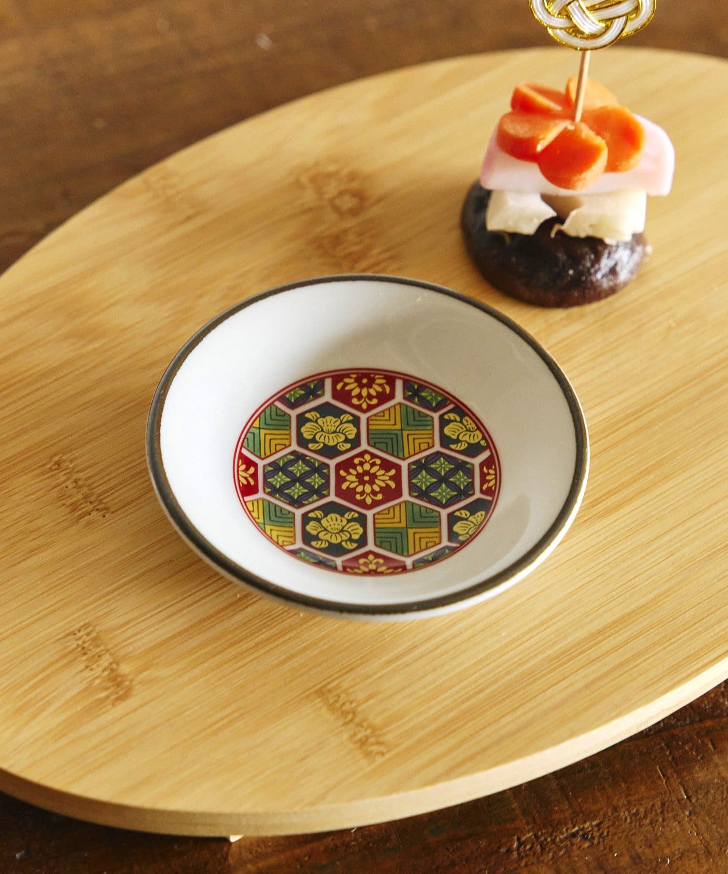 salut!(サリュ) 亀甲梅小皿／花ひらく、新春のうつわ